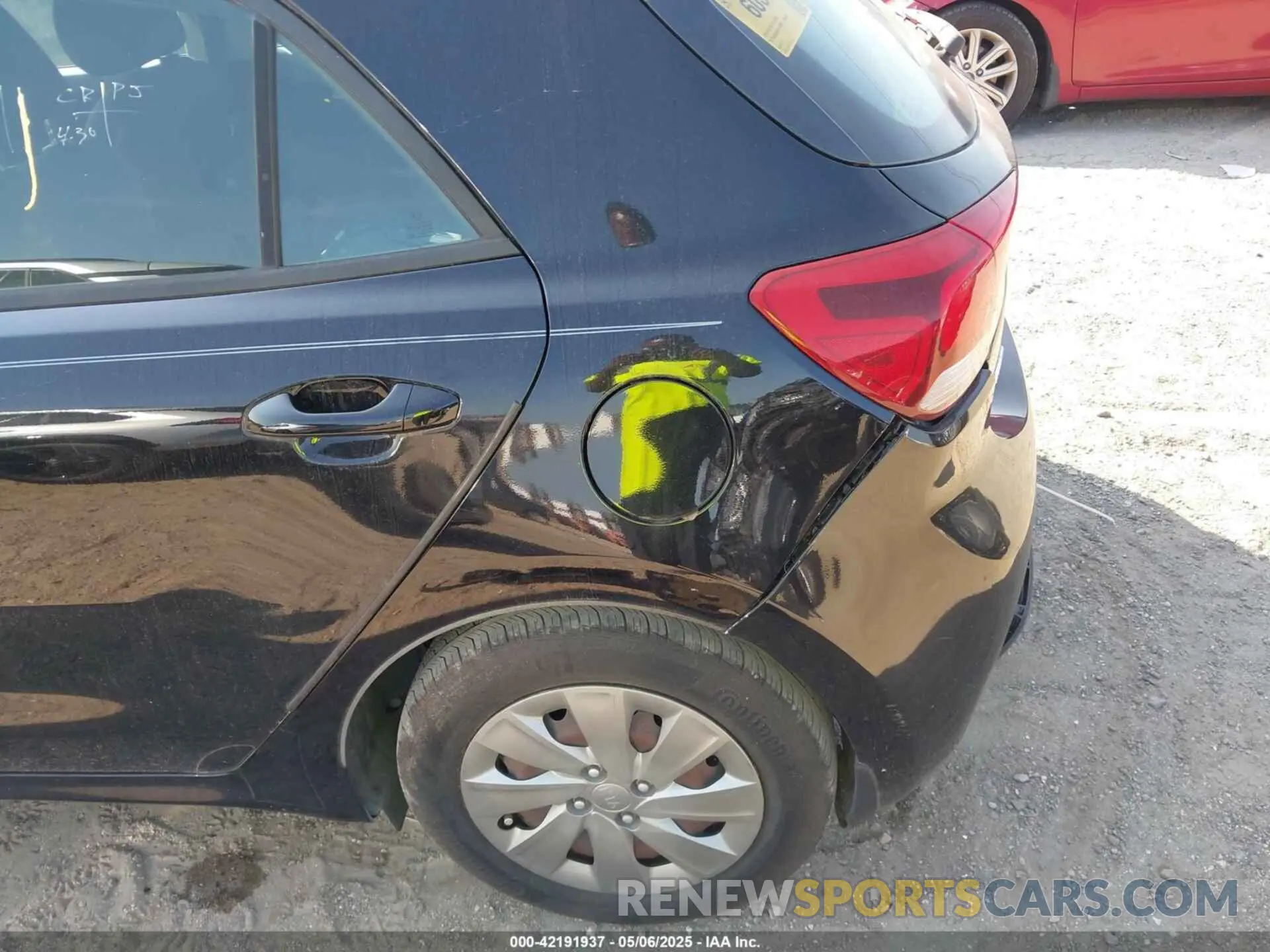 18 Photograph of a damaged car 3KPA25AB6KE176055 KIA RIO 5-DOOR 2019
