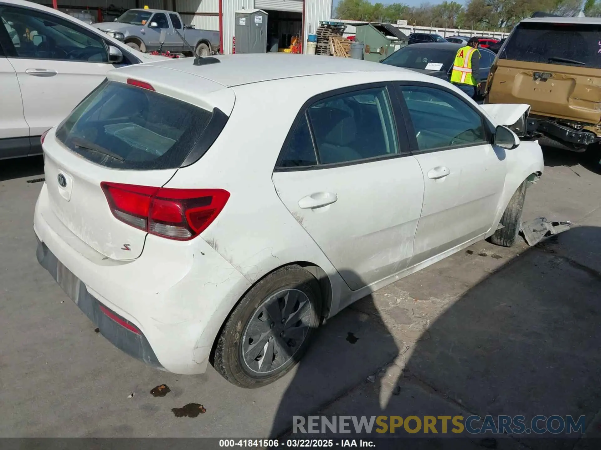 4 Photograph of a damaged car 3KPA25ABXKE208392 KIA RIO 5-DOOR 2019