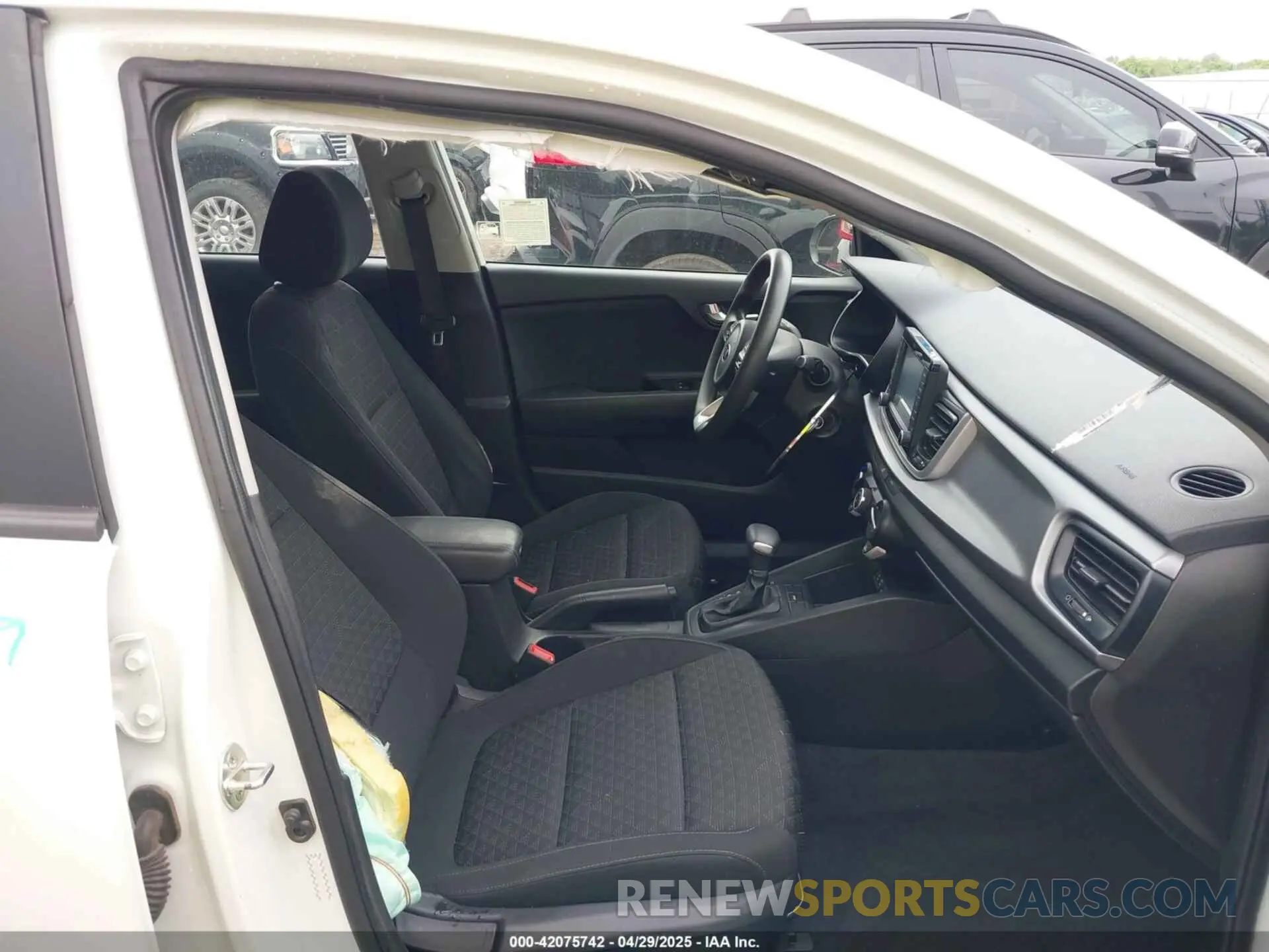 5 Photograph of a damaged car 3KPA25AD0LE277224 KIA RIO 5-DOOR 2020