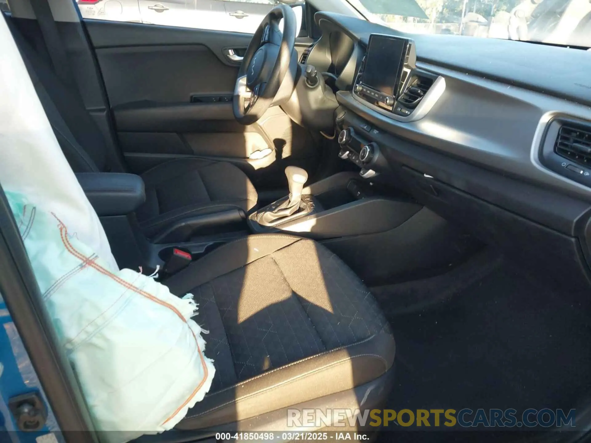 5 Photograph of a damaged car 3KPA25AD6NE483733 KIA RIO 5-DOOR 2022