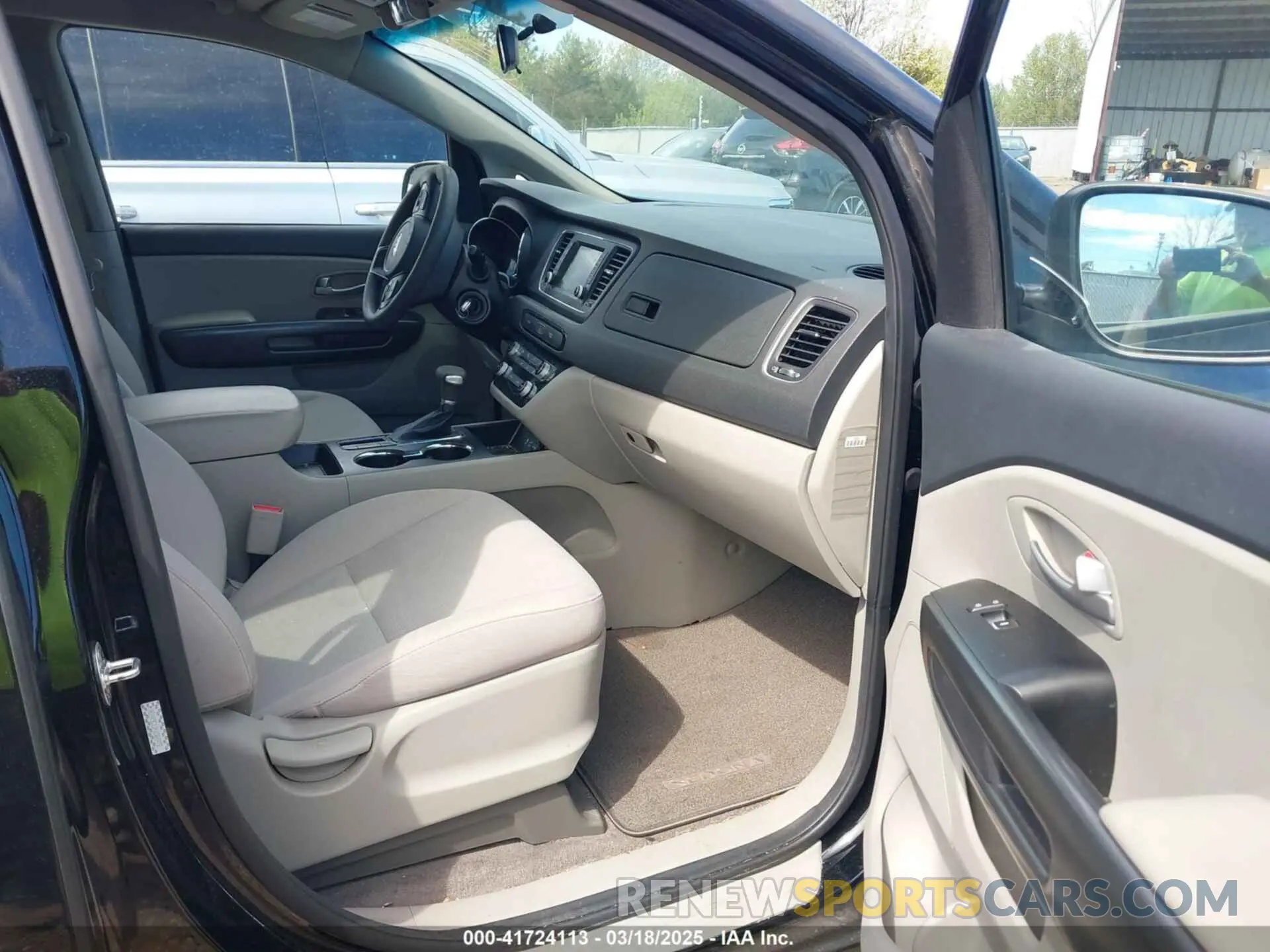 5 Photograph of a damaged car KNDMA5C13K6508978 KIA SEDONA 2019