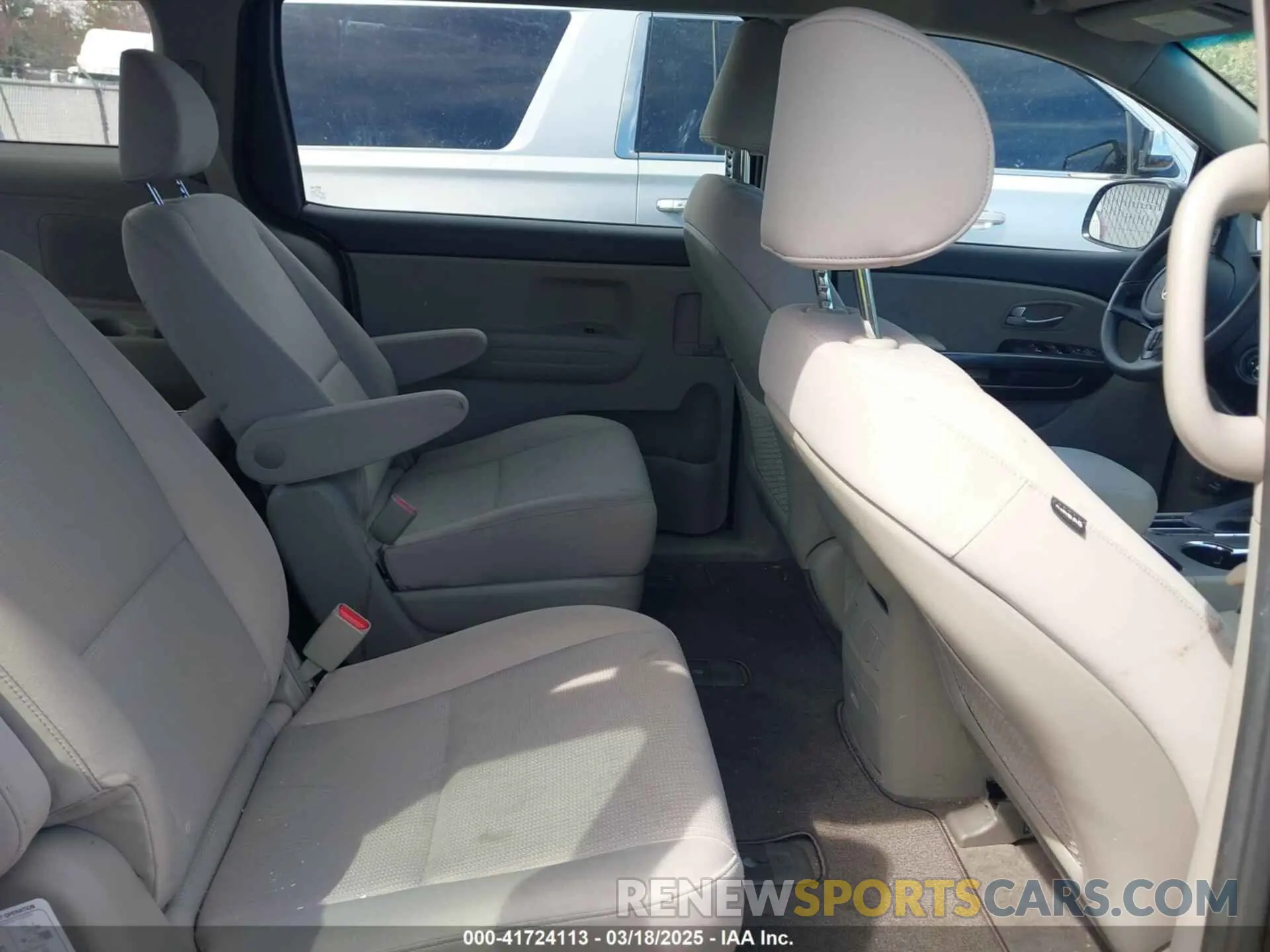 8 Photograph of a damaged car KNDMA5C13K6508978 KIA SEDONA 2019