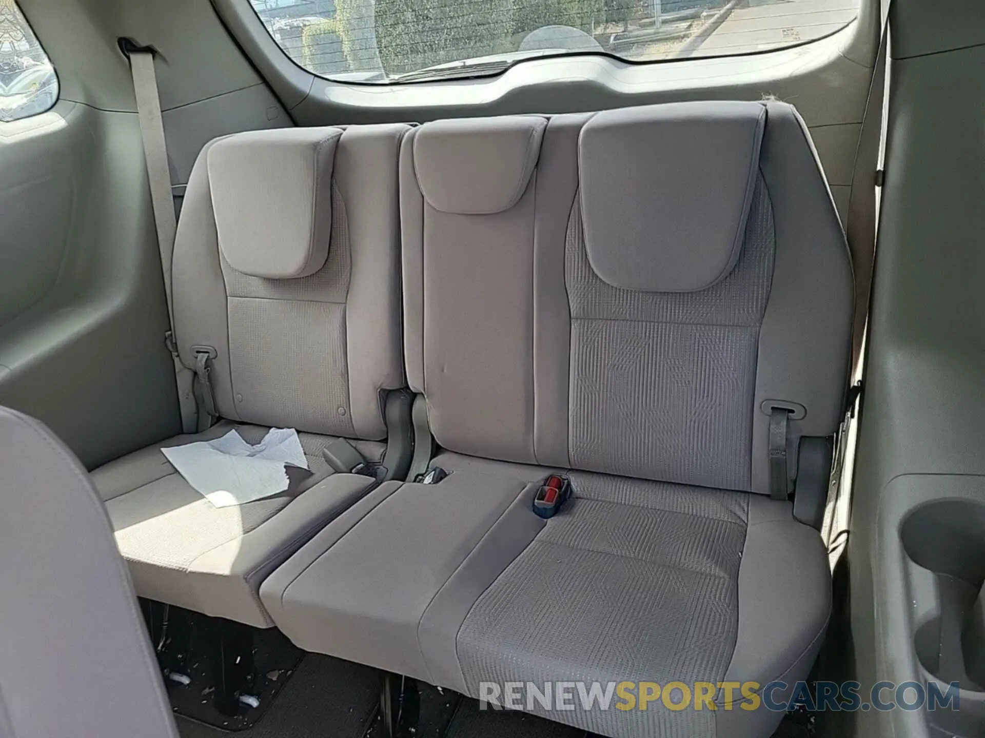28 Photograph of a damaged car KNDMB5C10K6535231 KIA SEDONA 2019