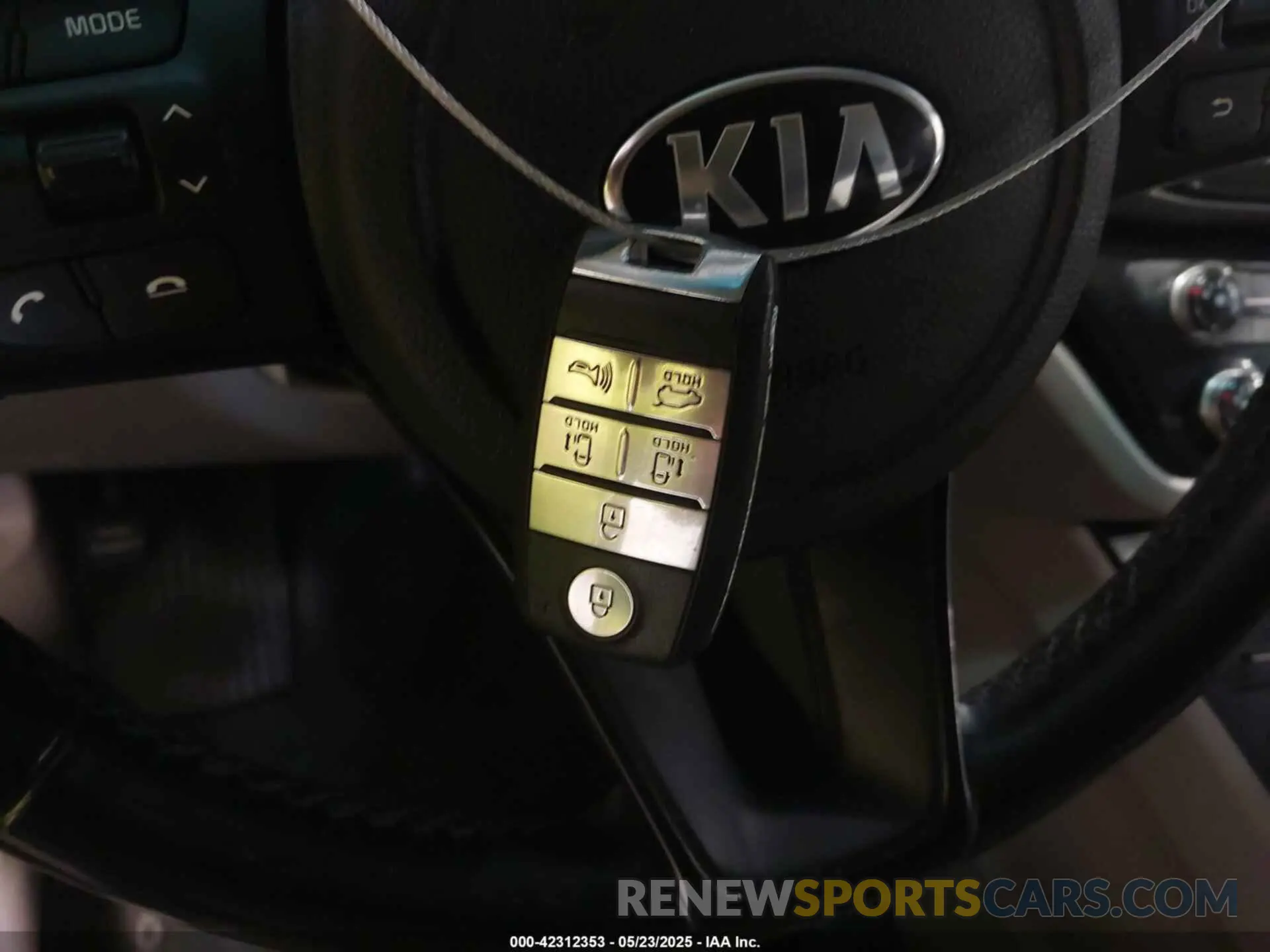 11 Photograph of a damaged car KNDMB5C12K6503137 KIA SEDONA 2019