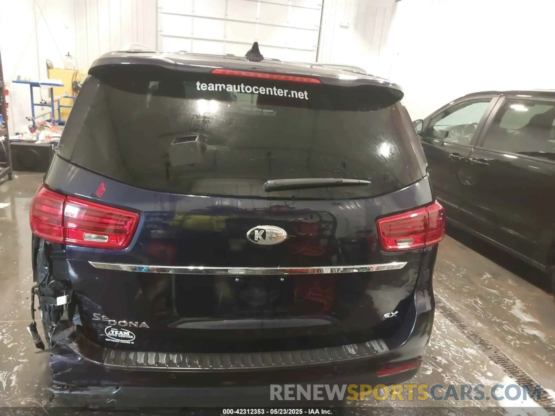 17 Photograph of a damaged car KNDMB5C12K6503137 KIA SEDONA 2019