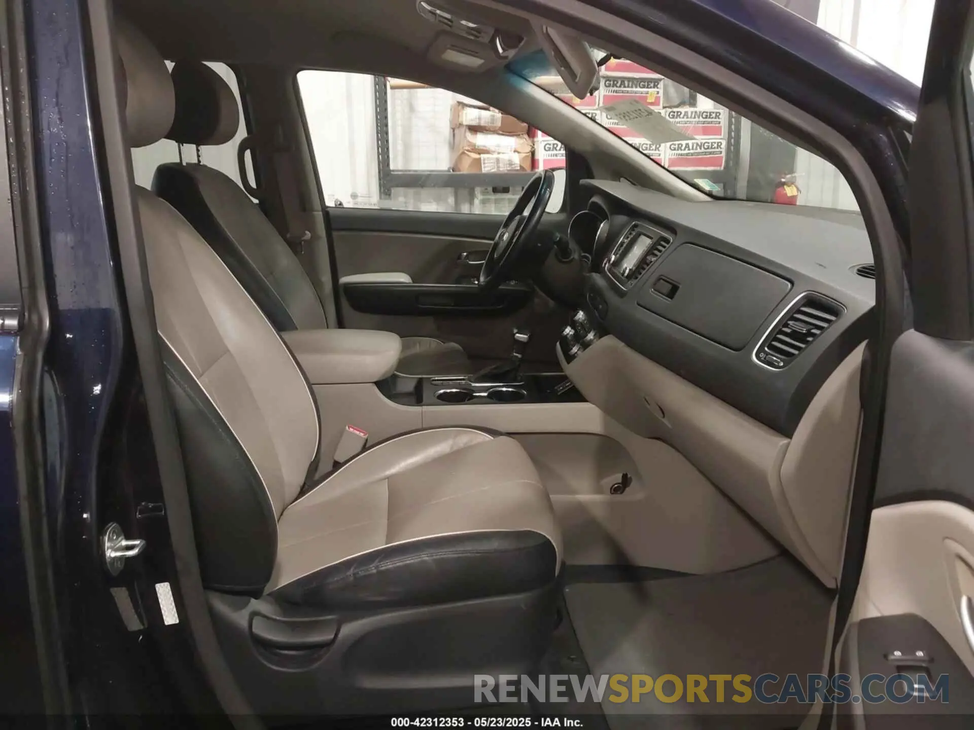 5 Photograph of a damaged car KNDMB5C12K6503137 KIA SEDONA 2019