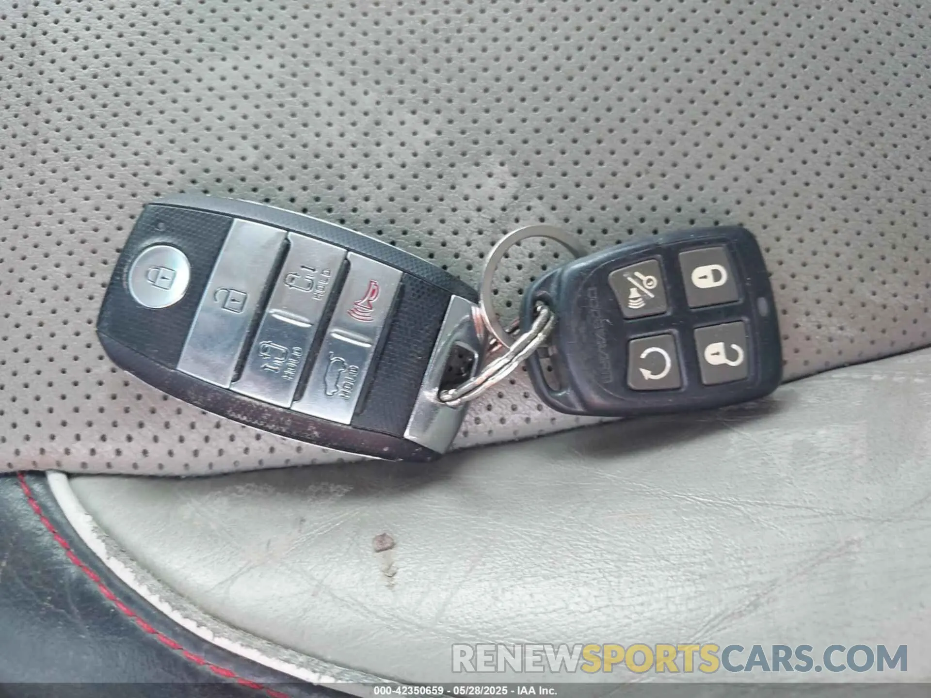 11 Photograph of a damaged car KNDMB5C12K6505504 KIA SEDONA 2019