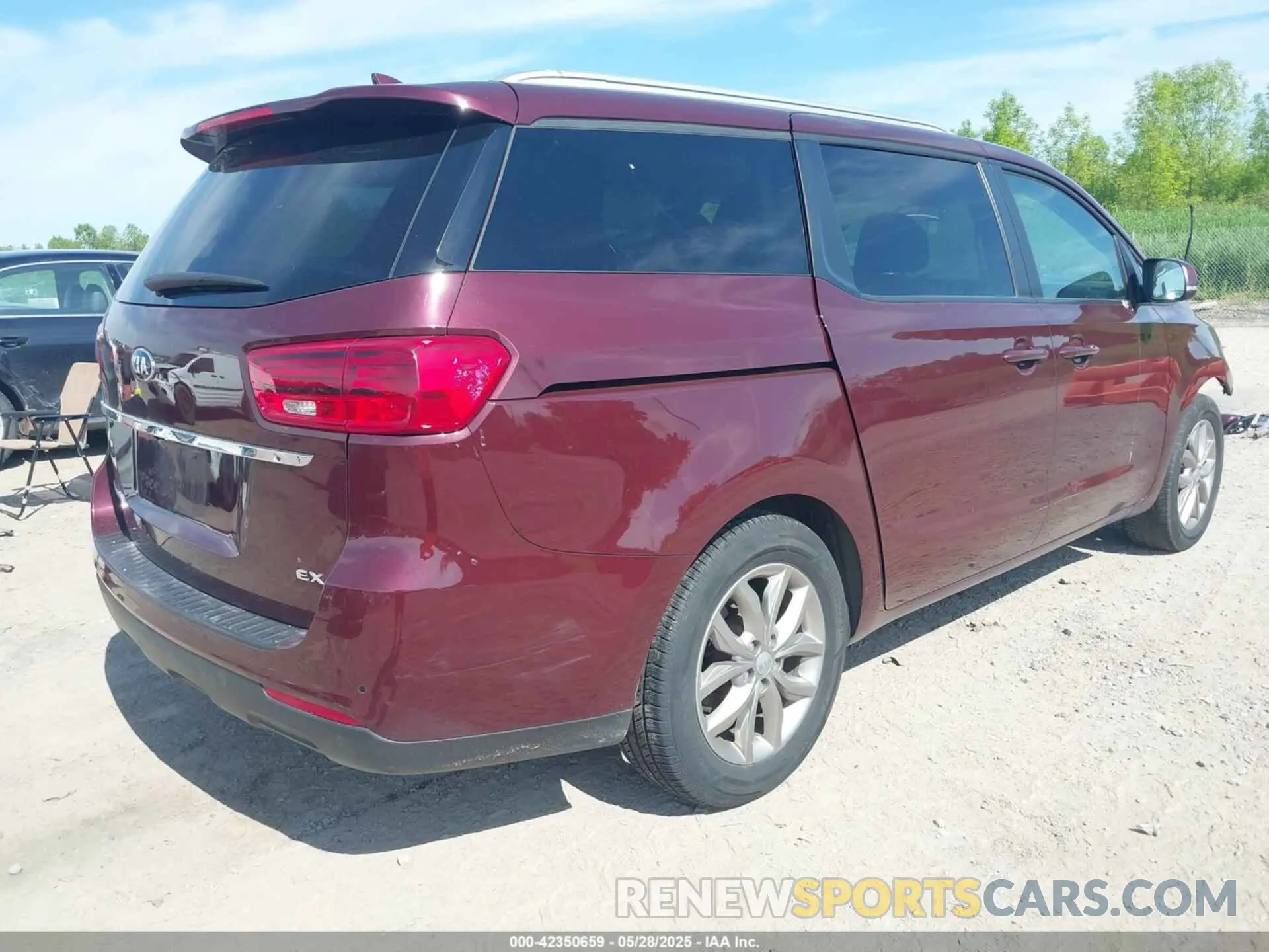 4 Photograph of a damaged car KNDMB5C12K6505504 KIA SEDONA 2019