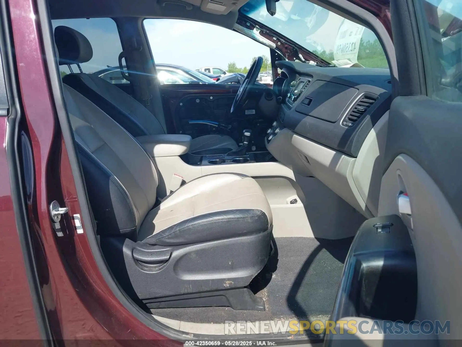 5 Photograph of a damaged car KNDMB5C12K6505504 KIA SEDONA 2019