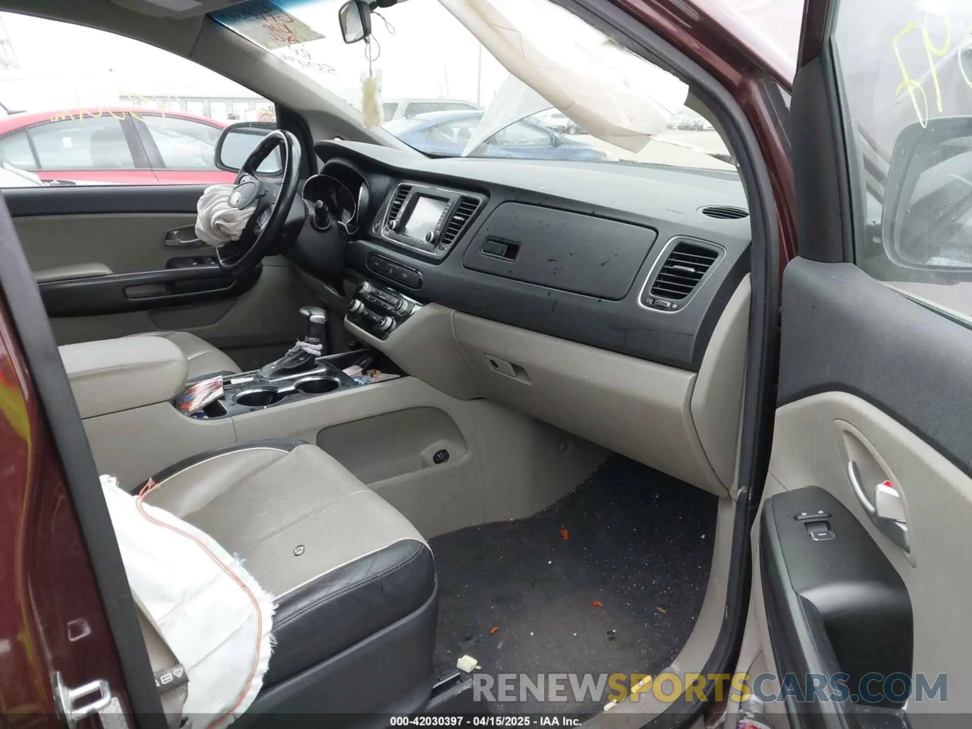 5 Photograph of a damaged car KNDMB5C12K6537496 KIA SEDONA 2019