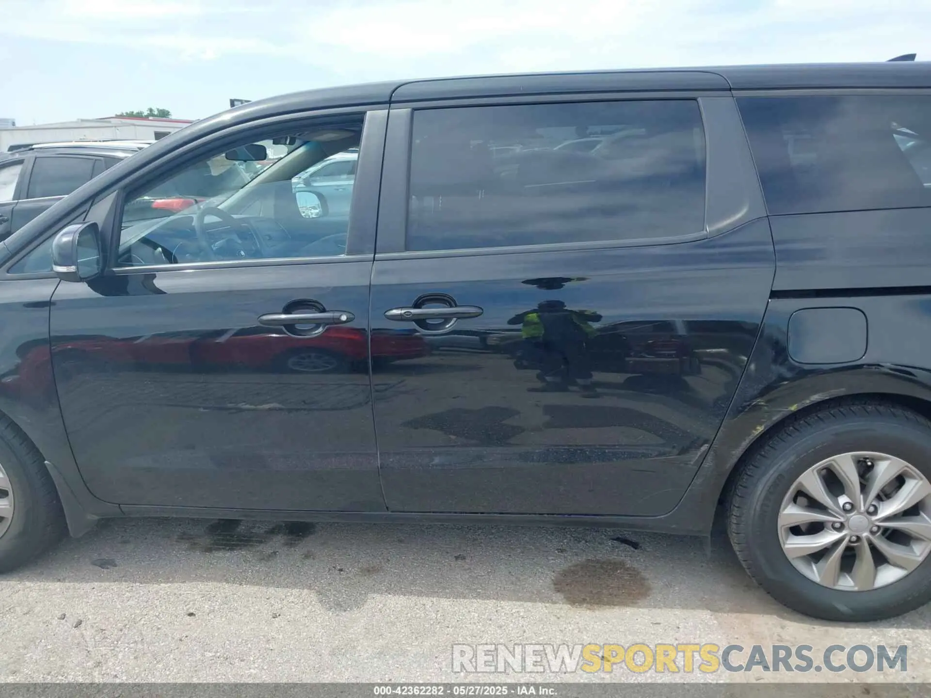14 Photograph of a damaged car KNDMB5C12K6540480 KIA SEDONA 2019