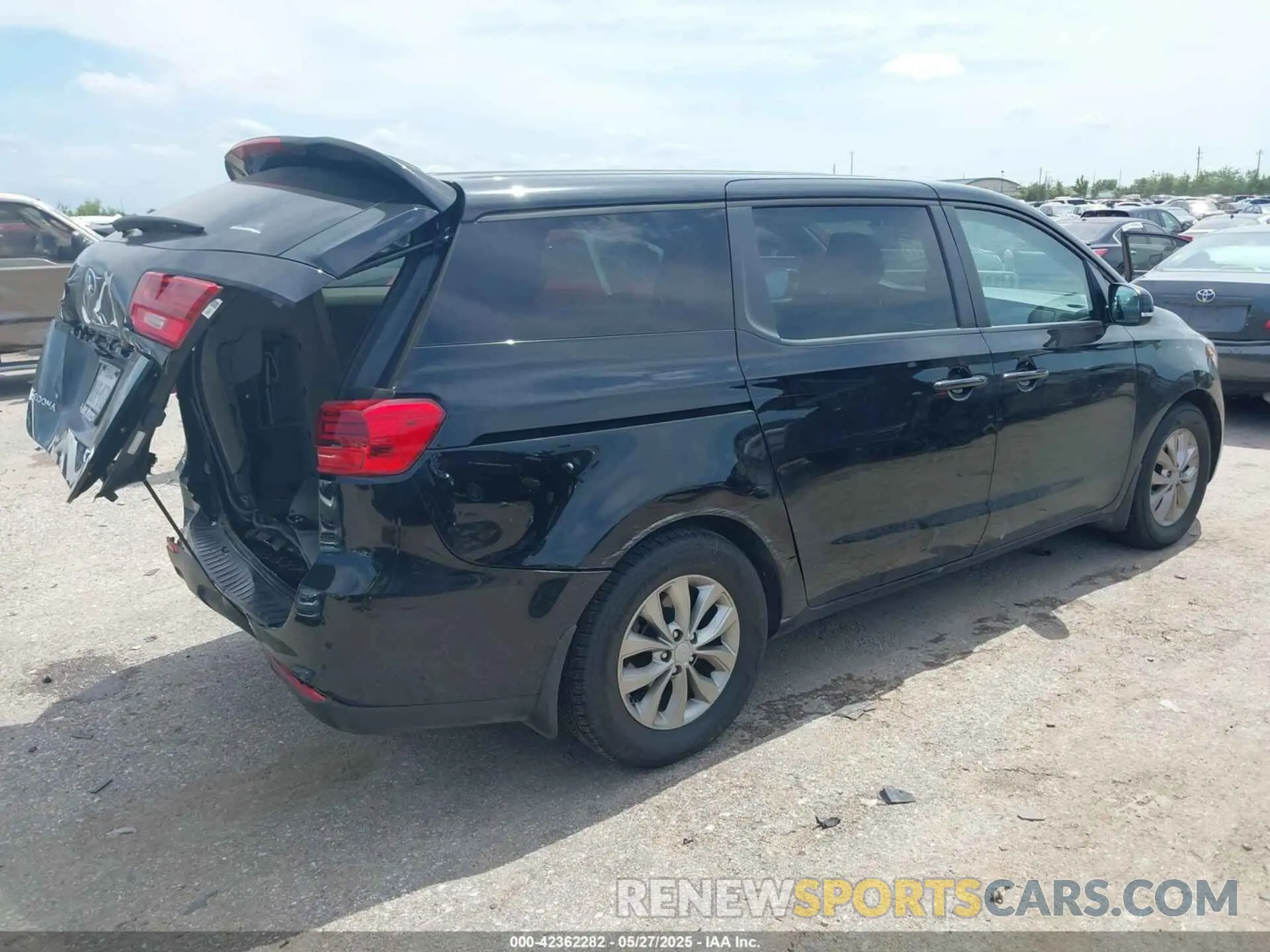4 Photograph of a damaged car KNDMB5C12K6540480 KIA SEDONA 2019