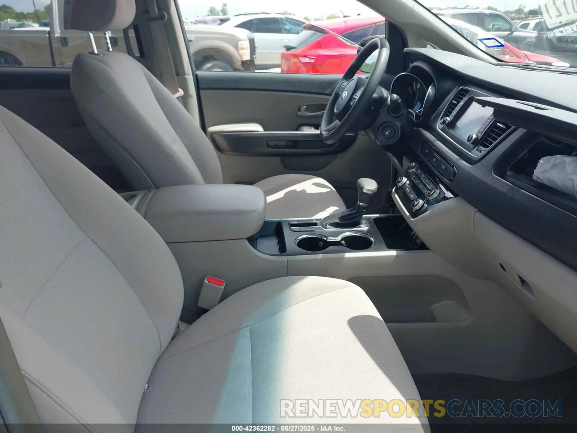 5 Photograph of a damaged car KNDMB5C12K6540480 KIA SEDONA 2019