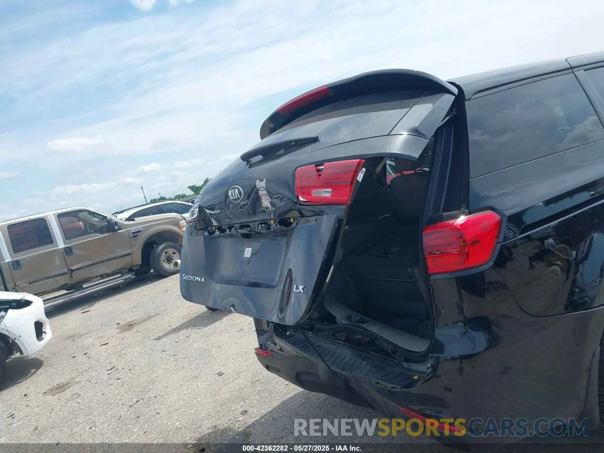 6 Photograph of a damaged car KNDMB5C12K6540480 KIA SEDONA 2019