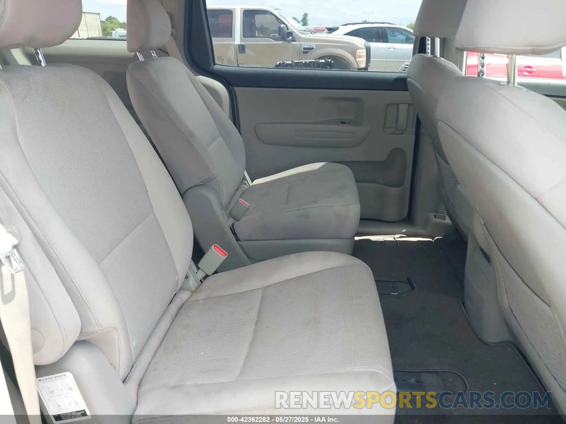 8 Photograph of a damaged car KNDMB5C12K6540480 KIA SEDONA 2019