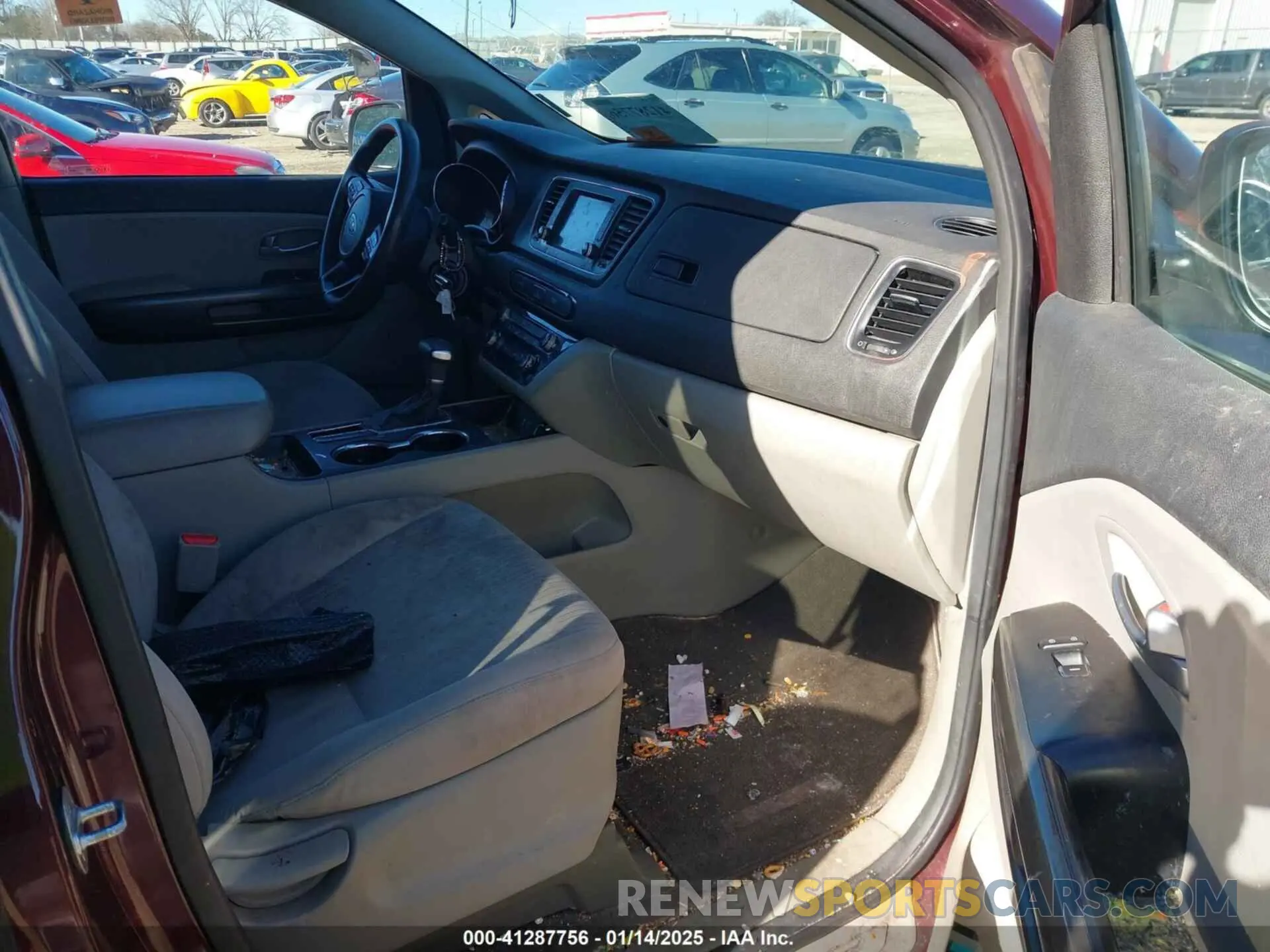 5 Photograph of a damaged car KNDMB5C13K6540035 KIA SEDONA 2019