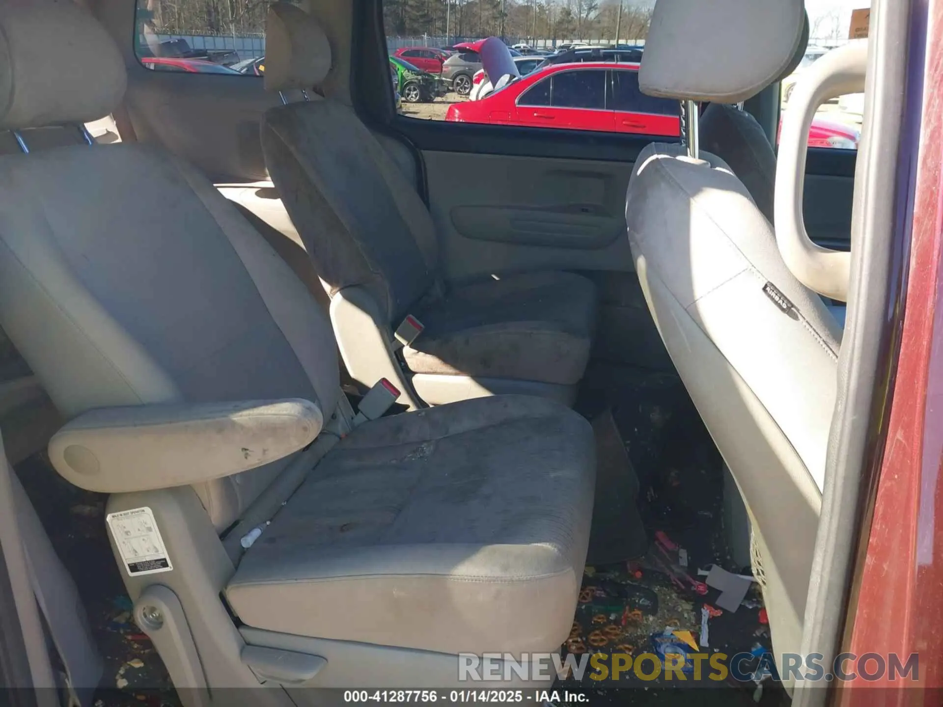 8 Photograph of a damaged car KNDMB5C13K6540035 KIA SEDONA 2019