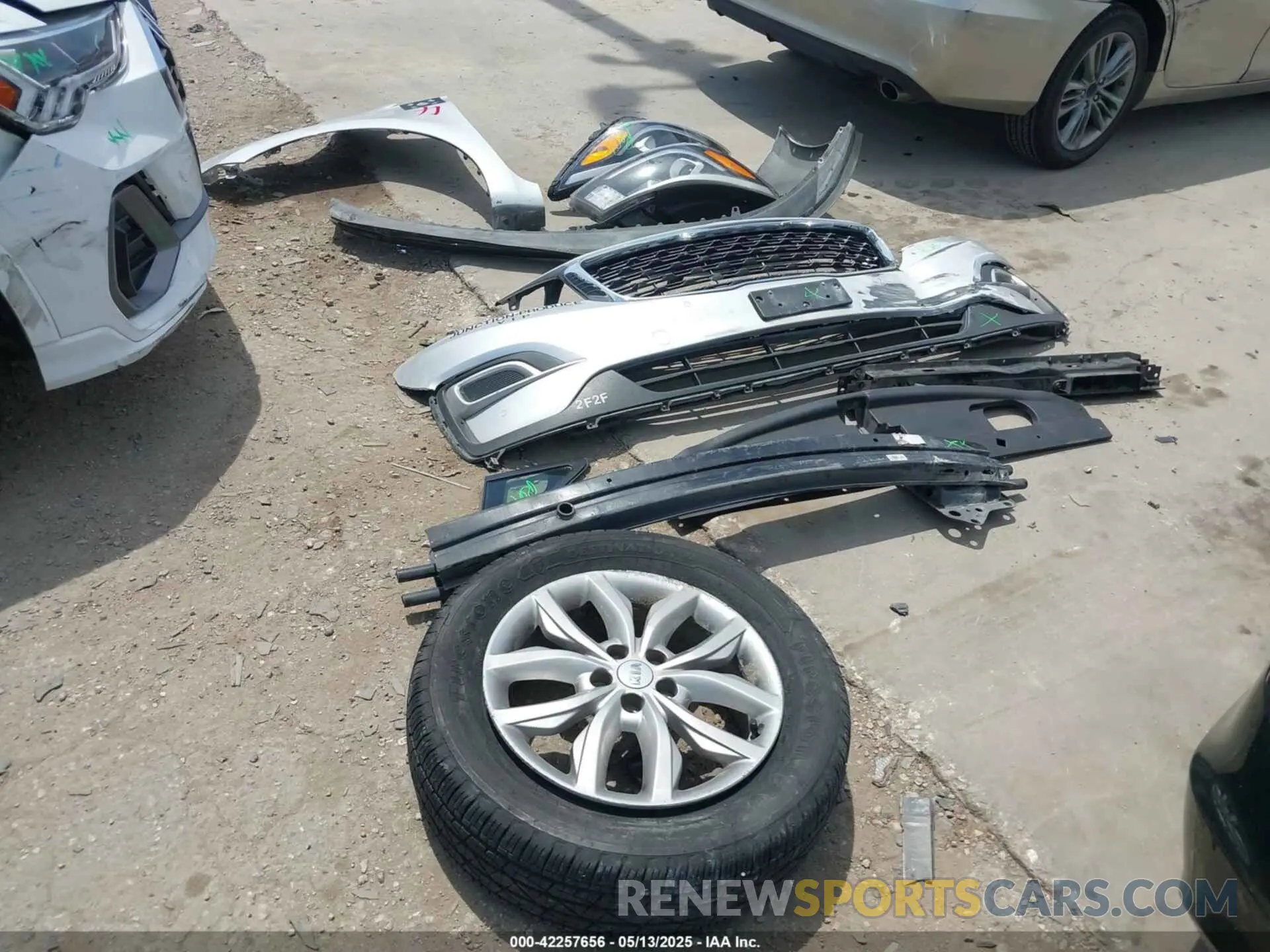 12 Photograph of a damaged car KNDMB5C14K6502846 KIA SEDONA 2019