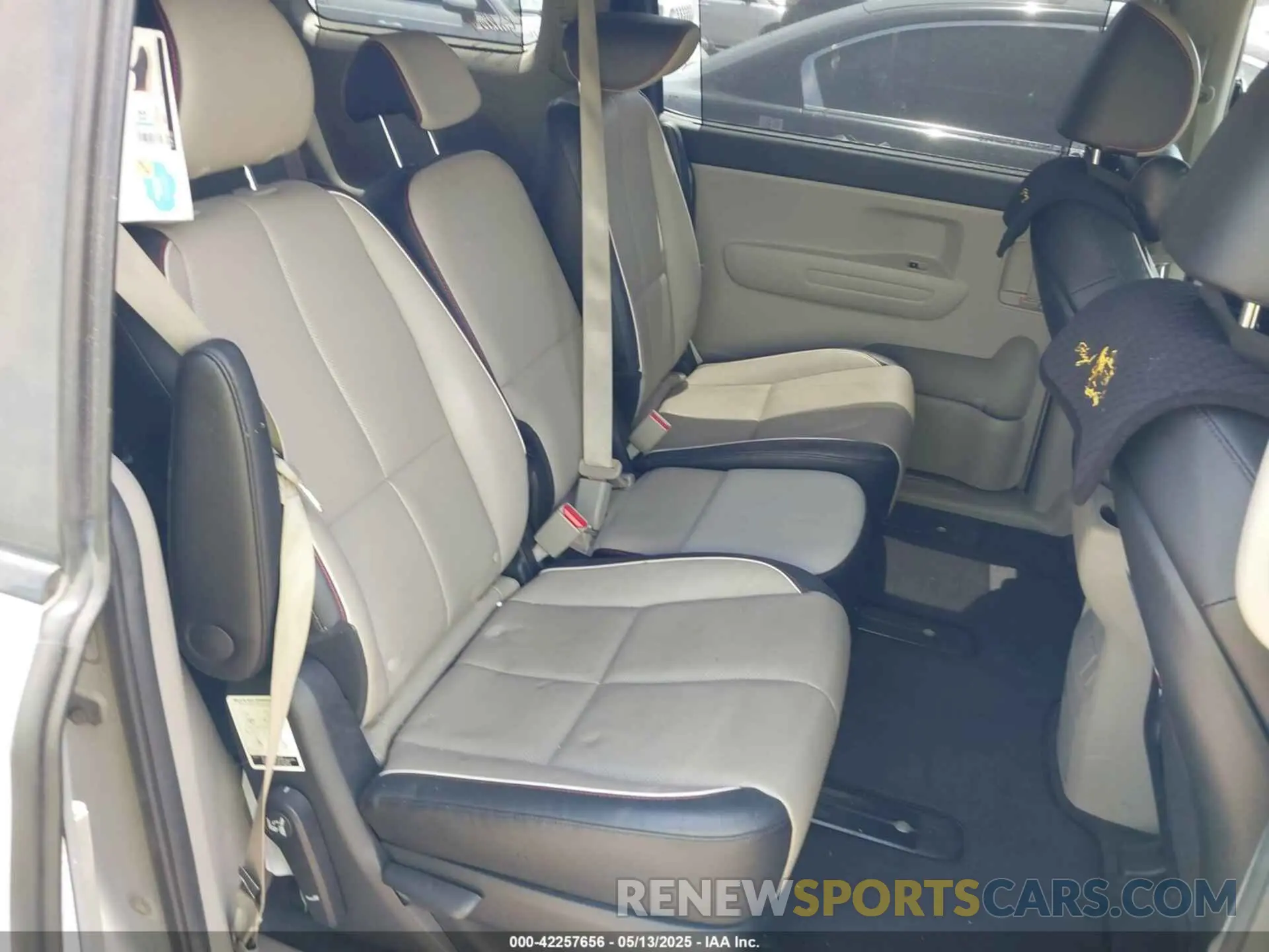 8 Photograph of a damaged car KNDMB5C14K6502846 KIA SEDONA 2019