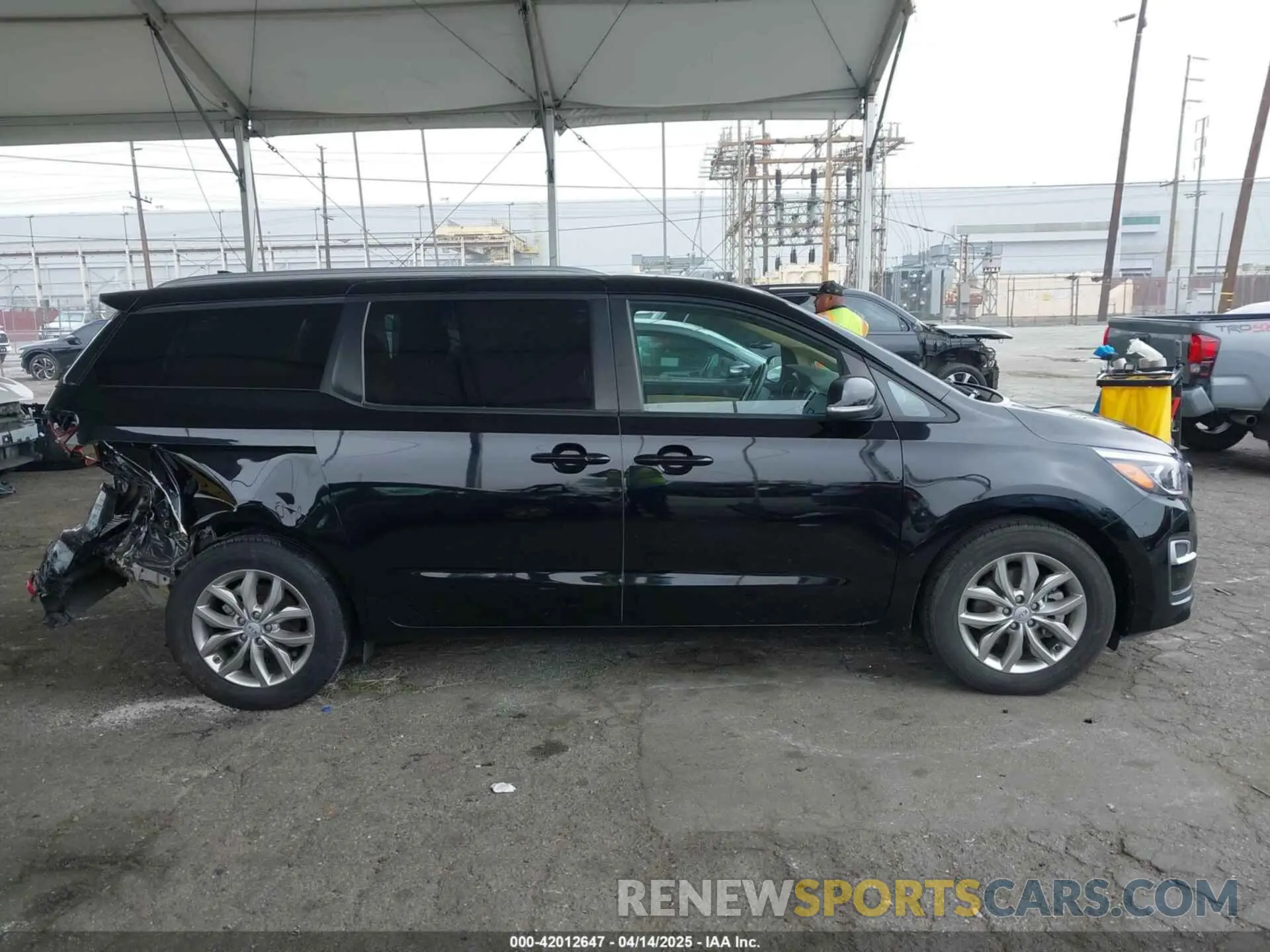 13 Photograph of a damaged car KNDMB5C15K6514939 KIA SEDONA 2019