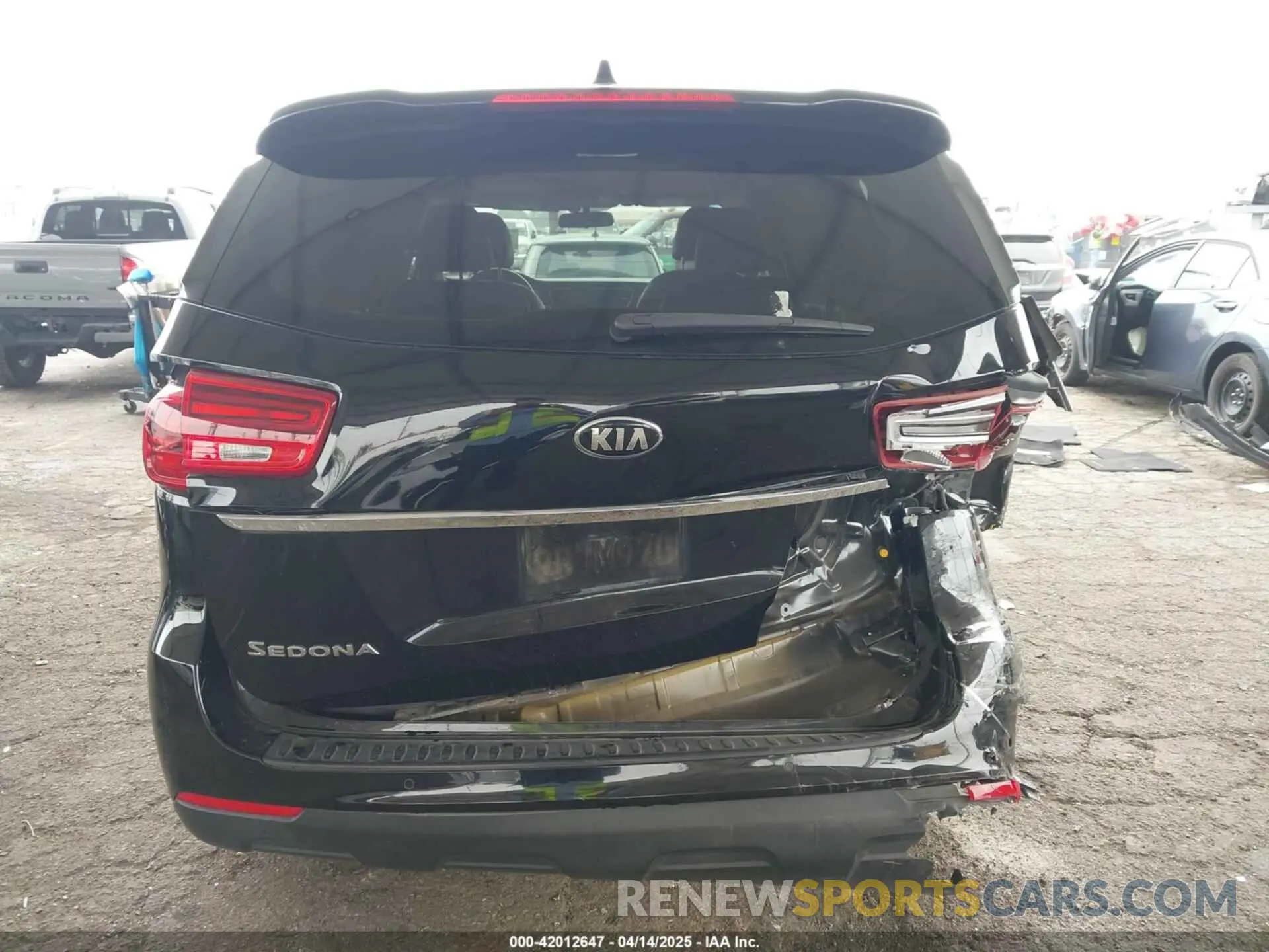 16 Photograph of a damaged car KNDMB5C15K6514939 KIA SEDONA 2019