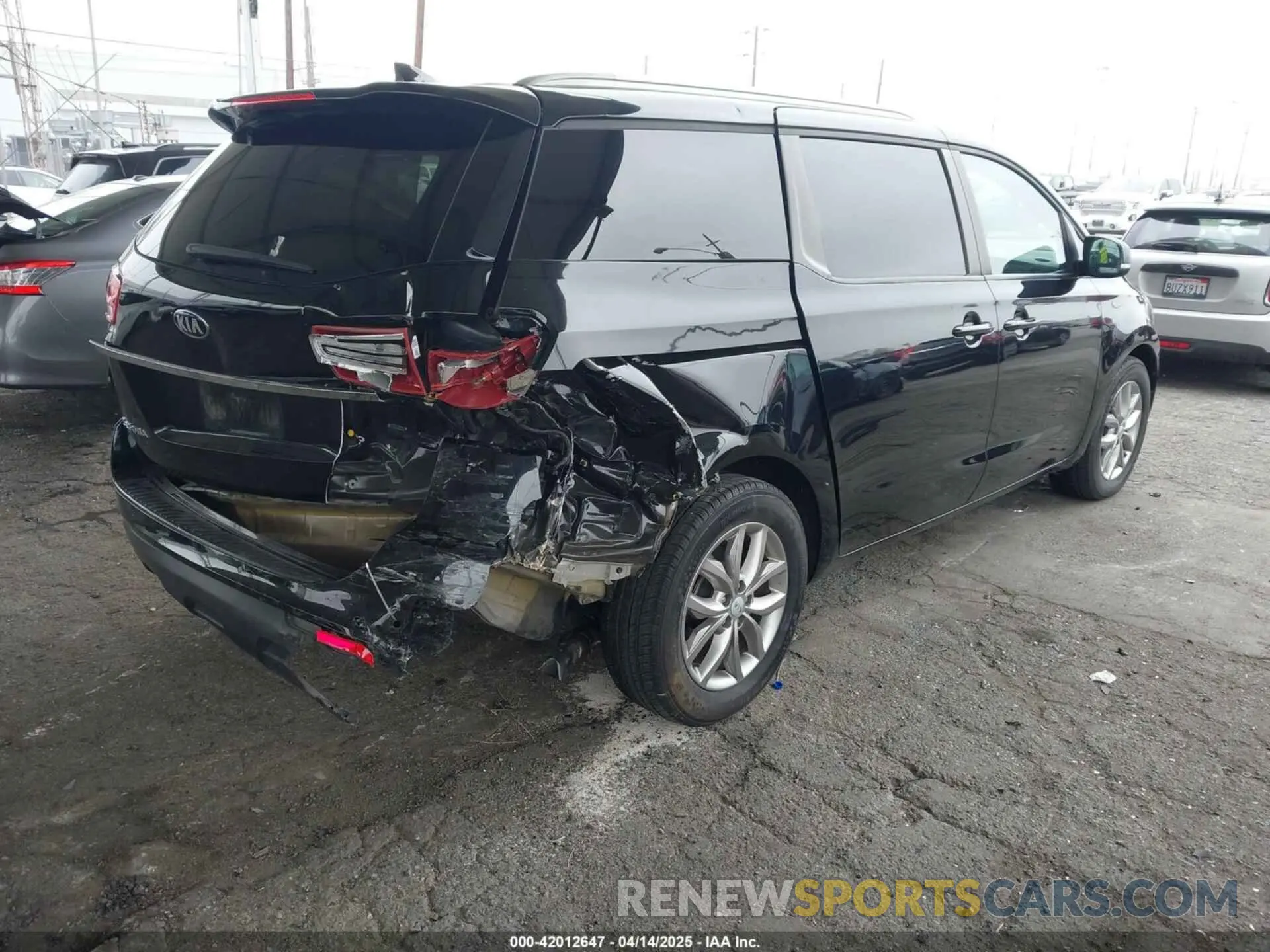 4 Photograph of a damaged car KNDMB5C15K6514939 KIA SEDONA 2019