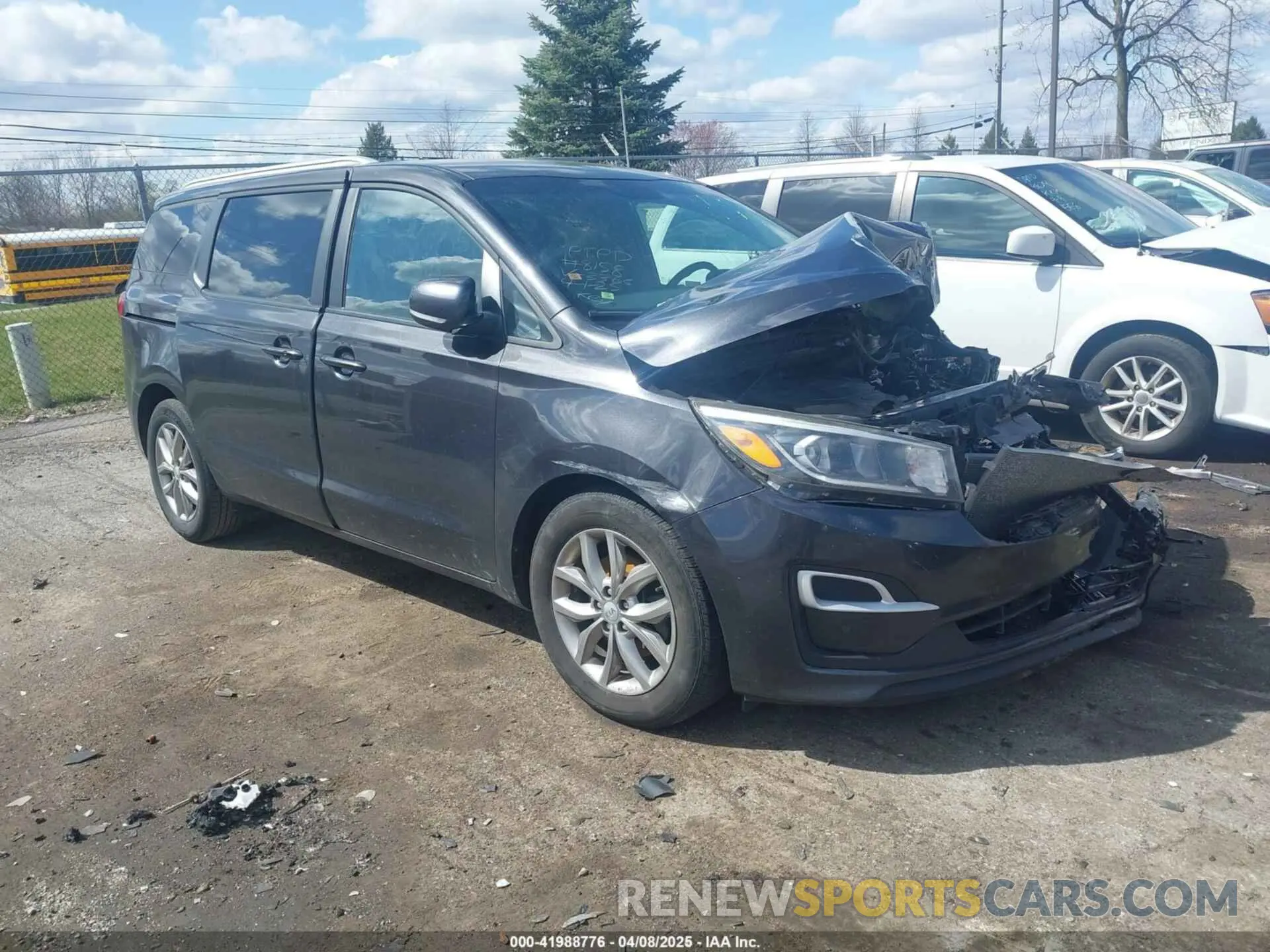 1 Photograph of a damaged car KNDMB5C17K6493365 KIA SEDONA 2019