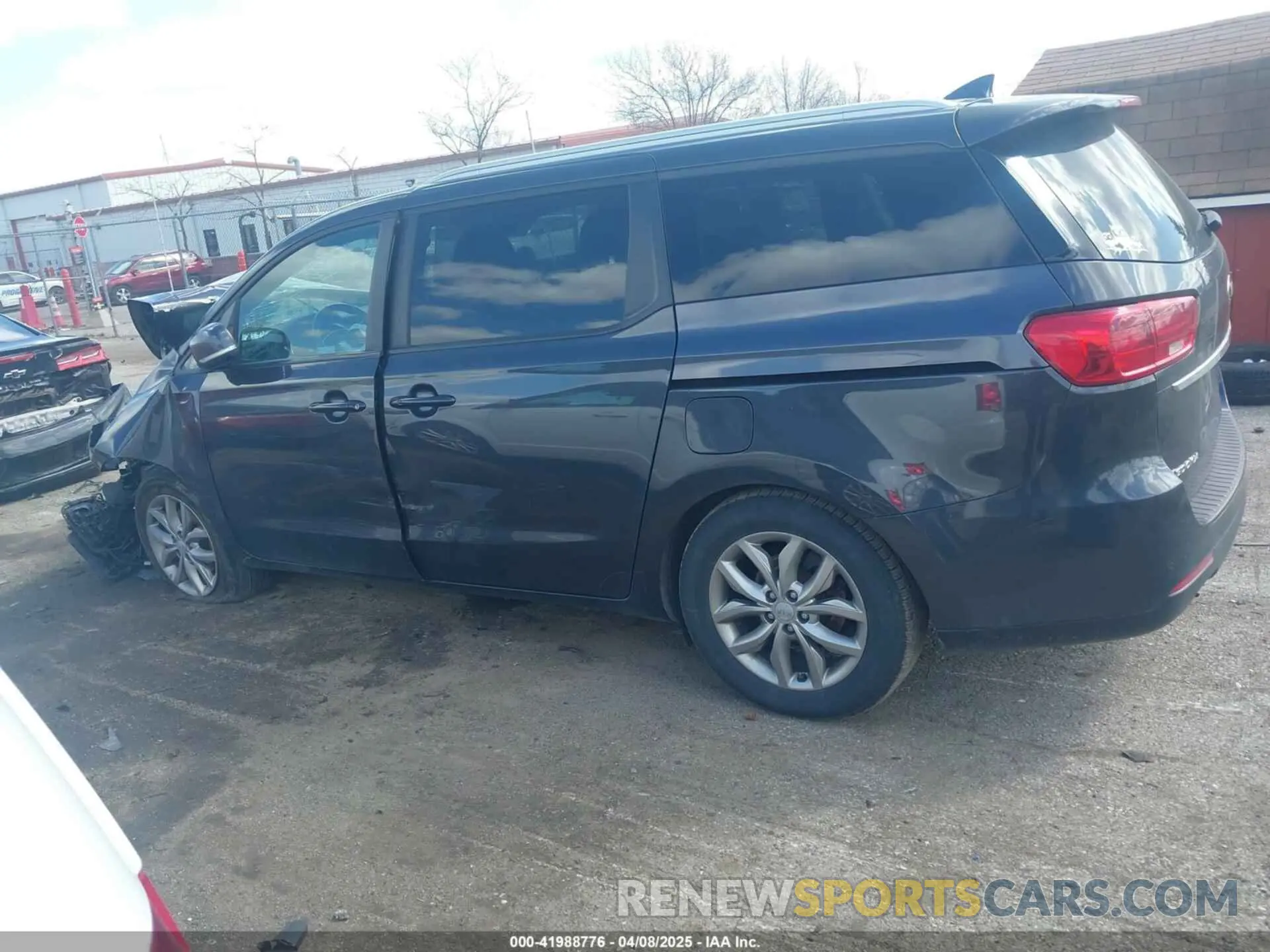 14 Photograph of a damaged car KNDMB5C17K6493365 KIA SEDONA 2019