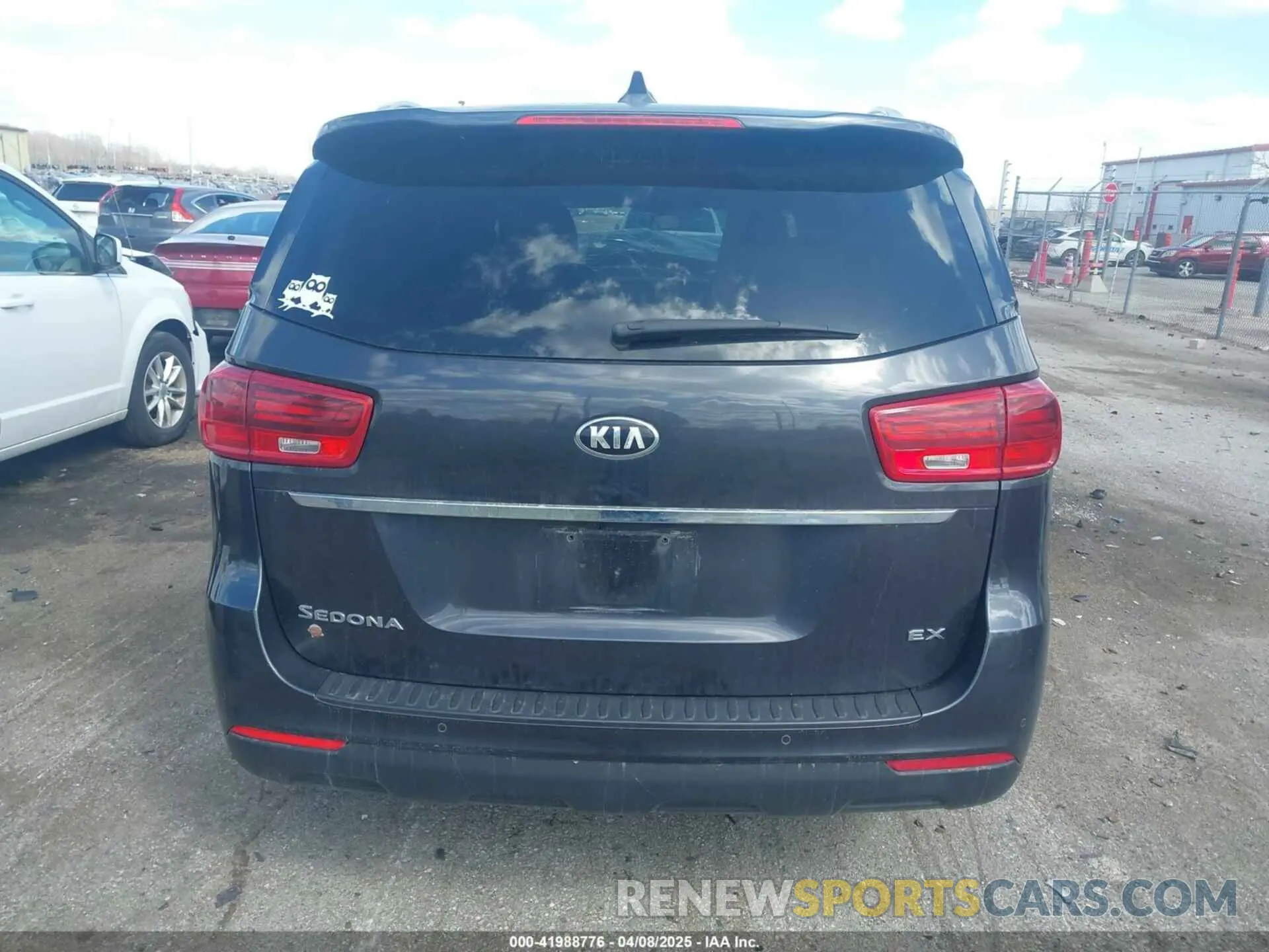 16 Photograph of a damaged car KNDMB5C17K6493365 KIA SEDONA 2019