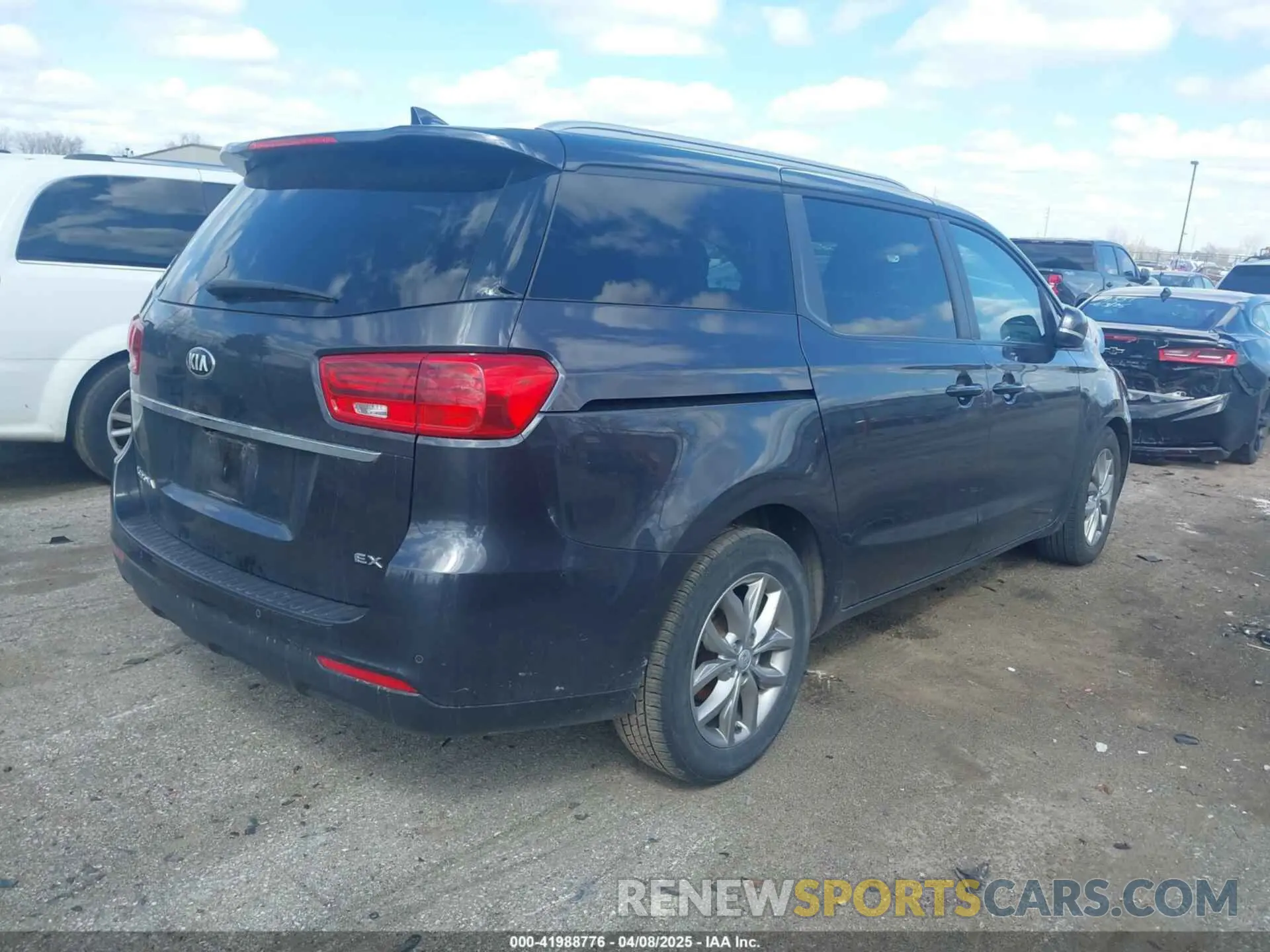 4 Photograph of a damaged car KNDMB5C17K6493365 KIA SEDONA 2019