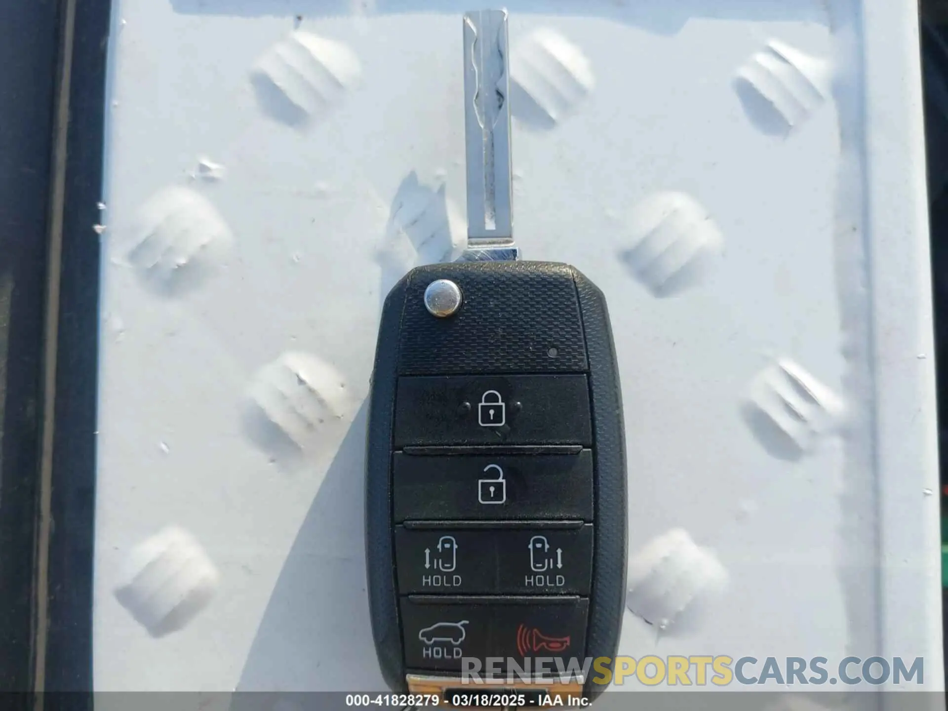 11 Photograph of a damaged car KNDMB5C18K6508746 KIA SEDONA 2019