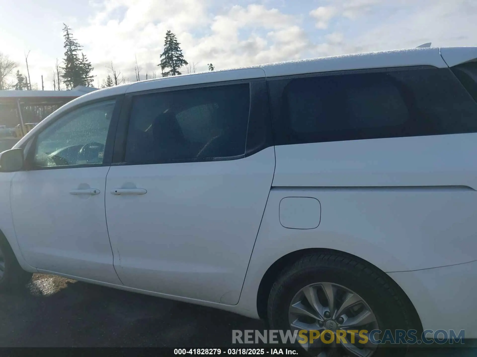 14 Photograph of a damaged car KNDMB5C18K6508746 KIA SEDONA 2019