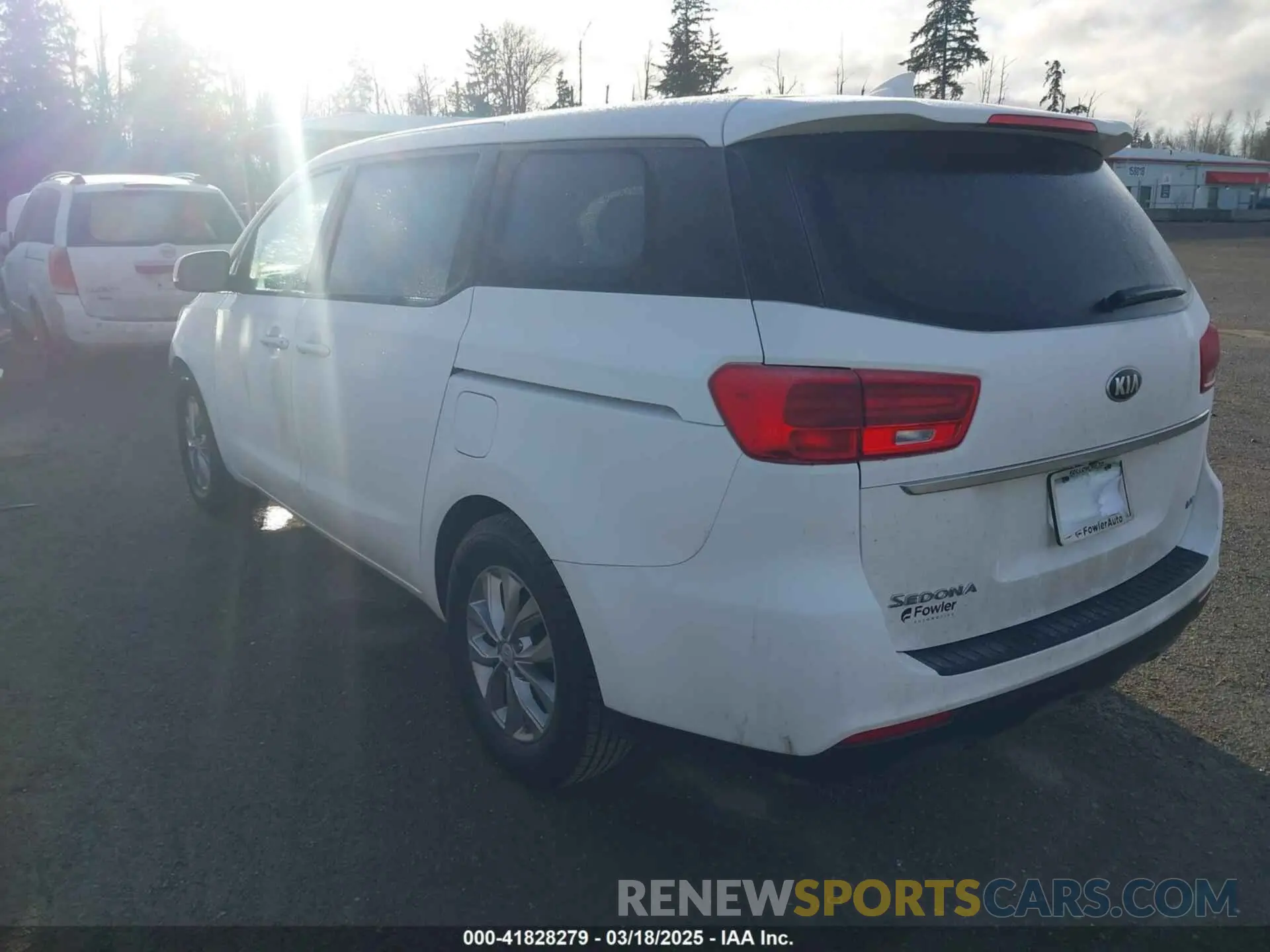 3 Photograph of a damaged car KNDMB5C18K6508746 KIA SEDONA 2019