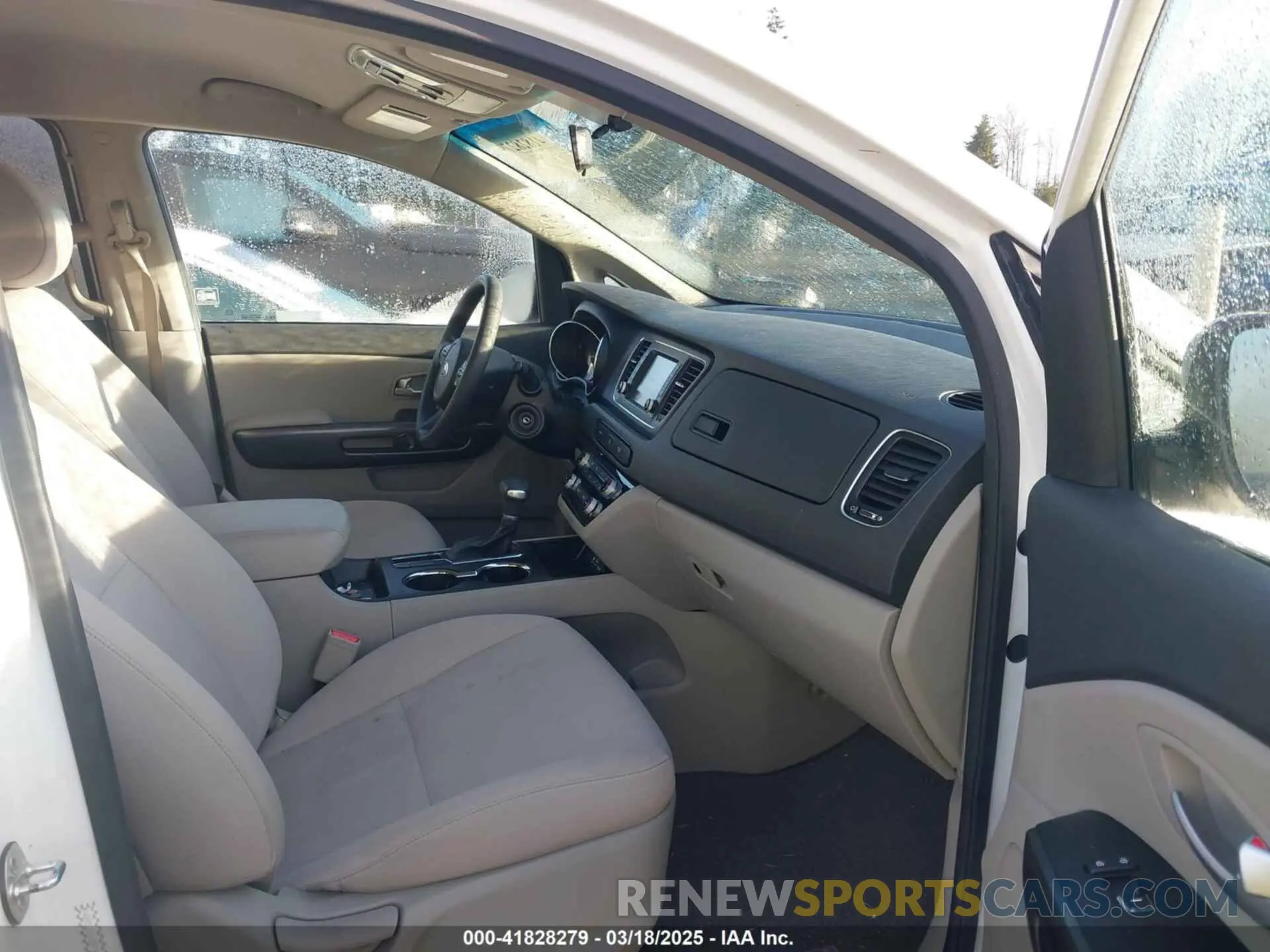 5 Photograph of a damaged car KNDMB5C18K6508746 KIA SEDONA 2019