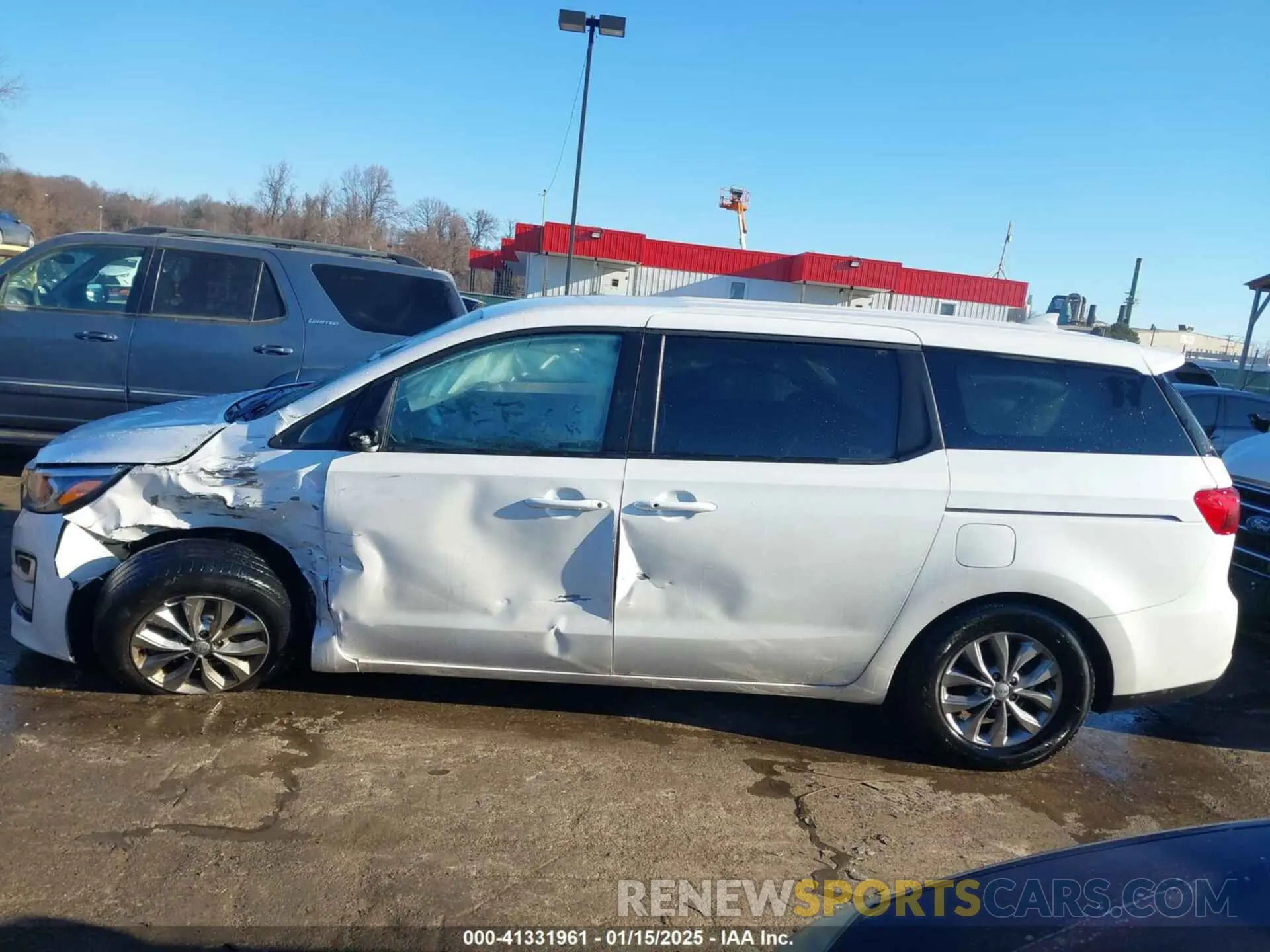 15 Photograph of a damaged car KNDMB5C18K6540726 KIA SEDONA 2019