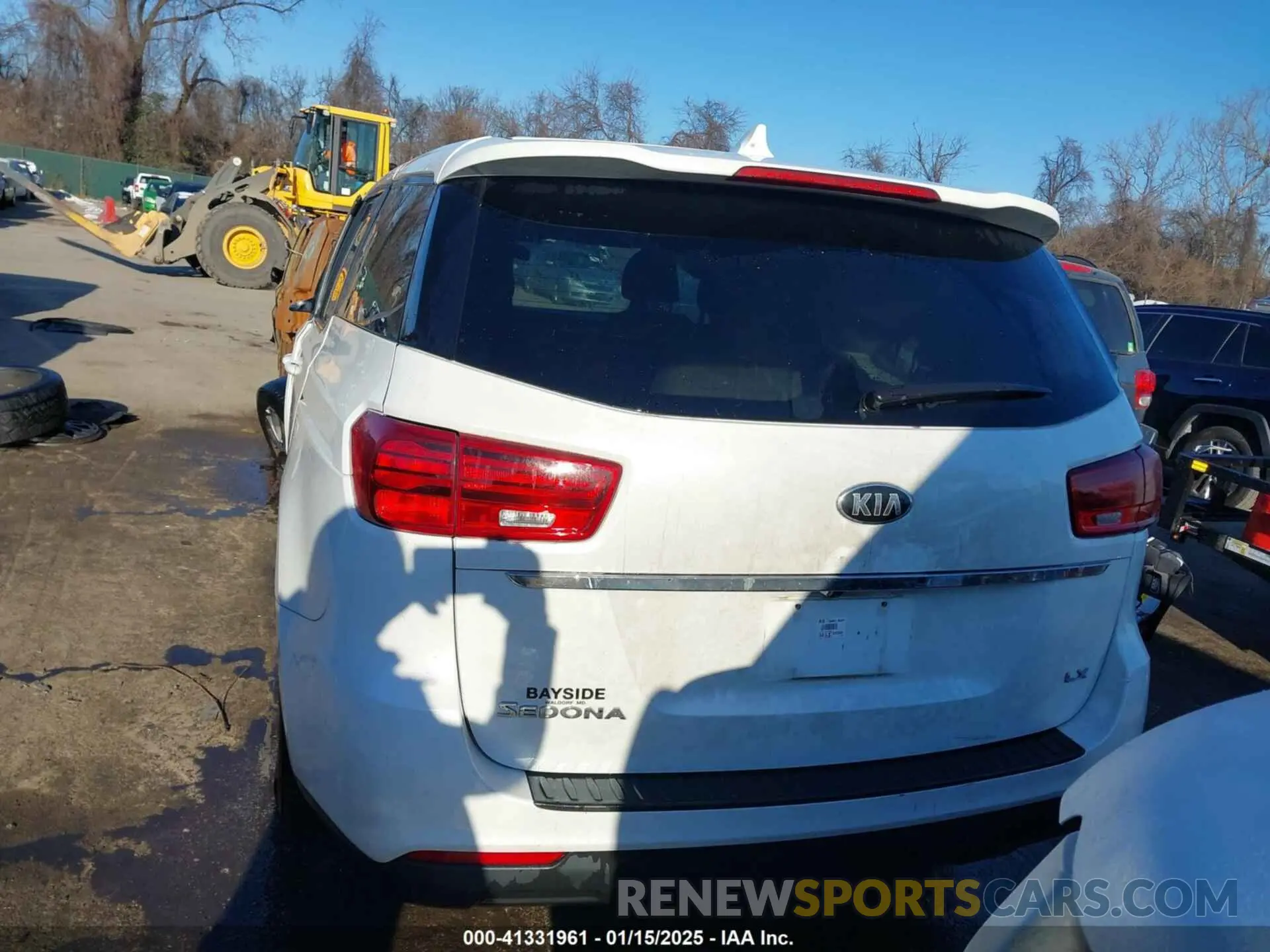 17 Photograph of a damaged car KNDMB5C18K6540726 KIA SEDONA 2019