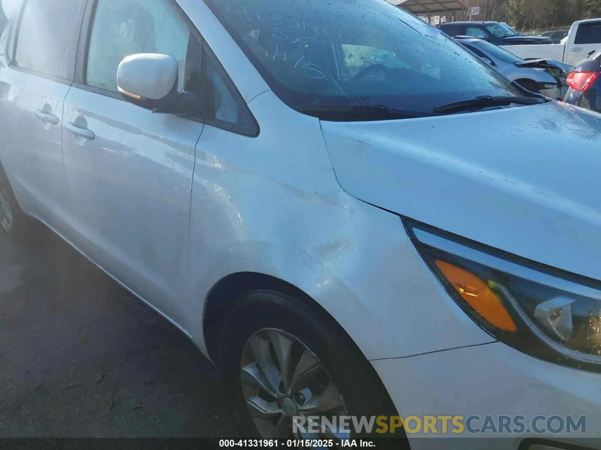 18 Photograph of a damaged car KNDMB5C18K6540726 KIA SEDONA 2019