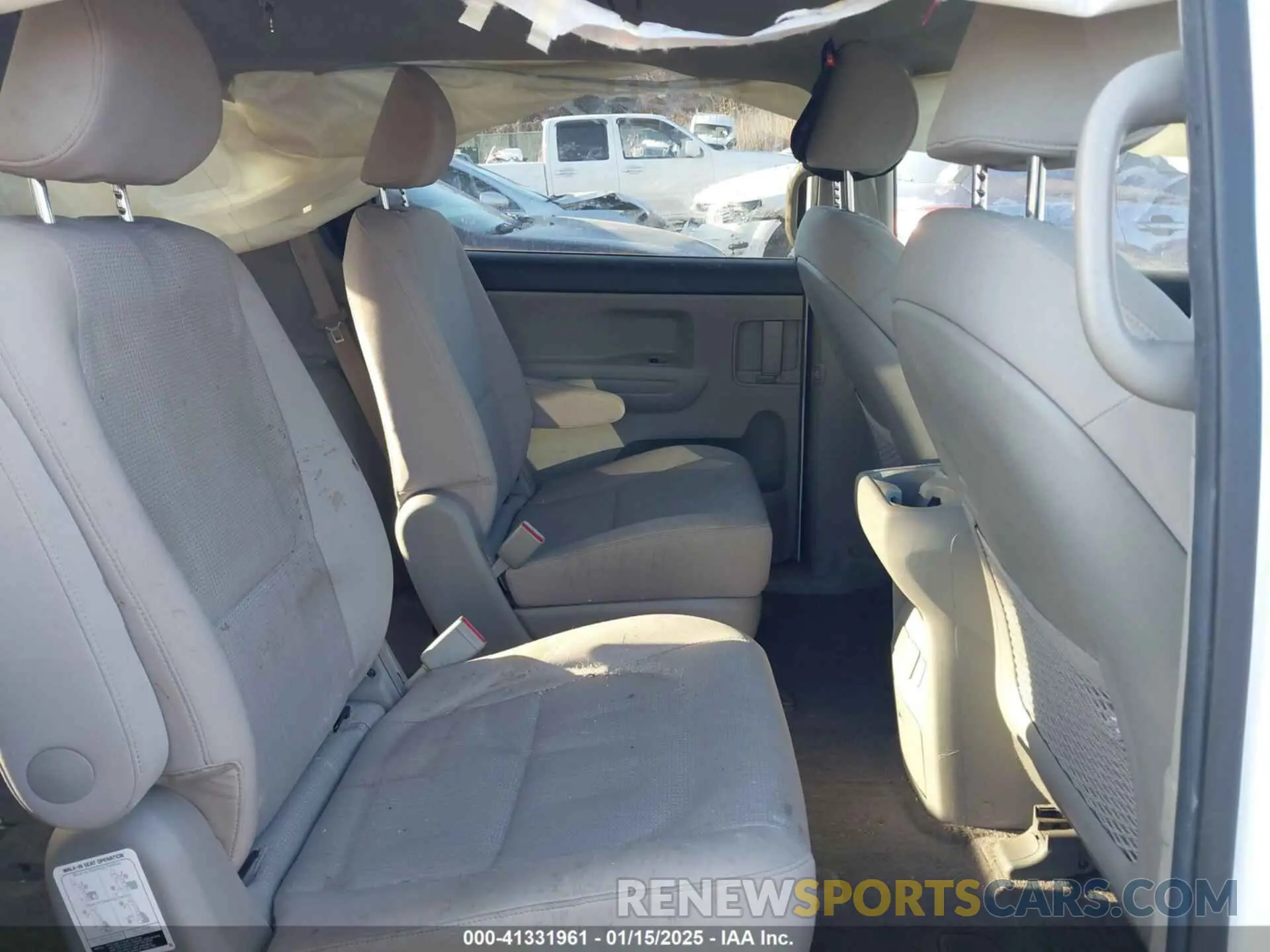 8 Photograph of a damaged car KNDMB5C18K6540726 KIA SEDONA 2019