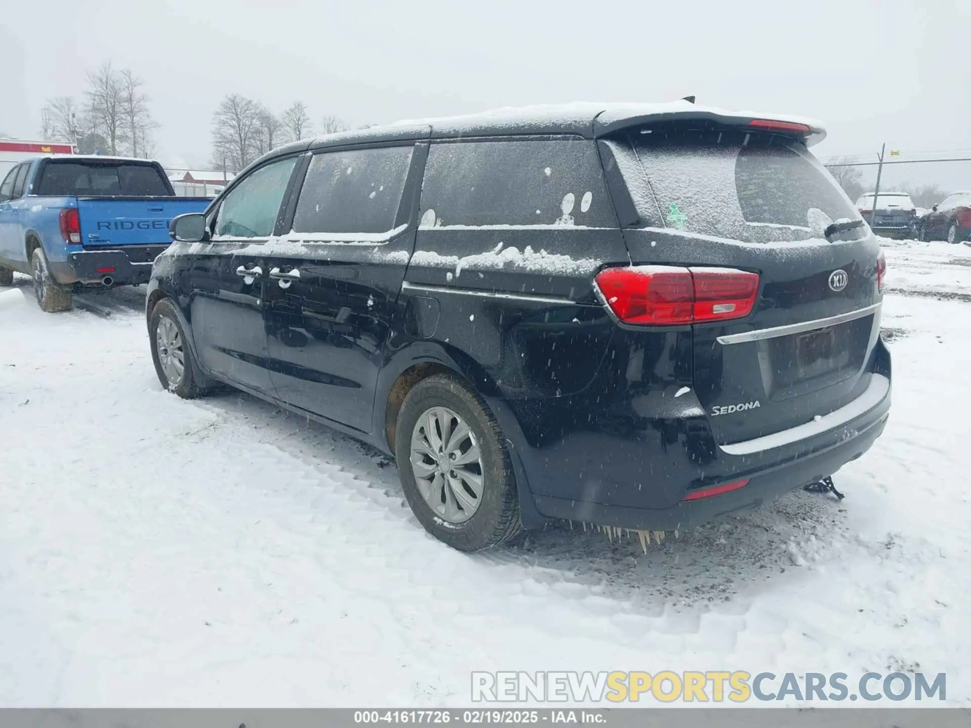 3 Photograph of a damaged car KNDMA5C17L6601925 KIA SEDONA 2020