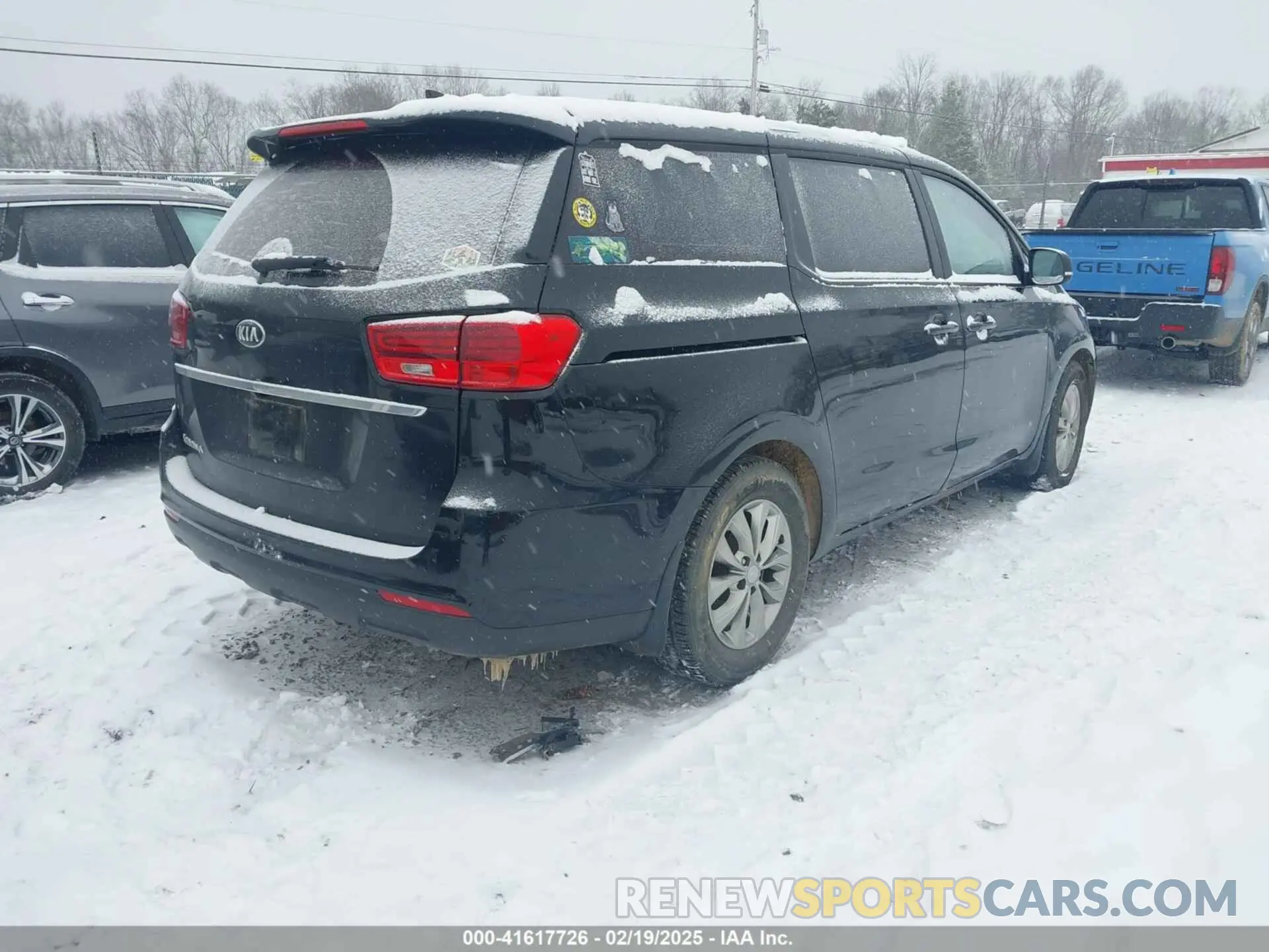 4 Photograph of a damaged car KNDMA5C17L6601925 KIA SEDONA 2020