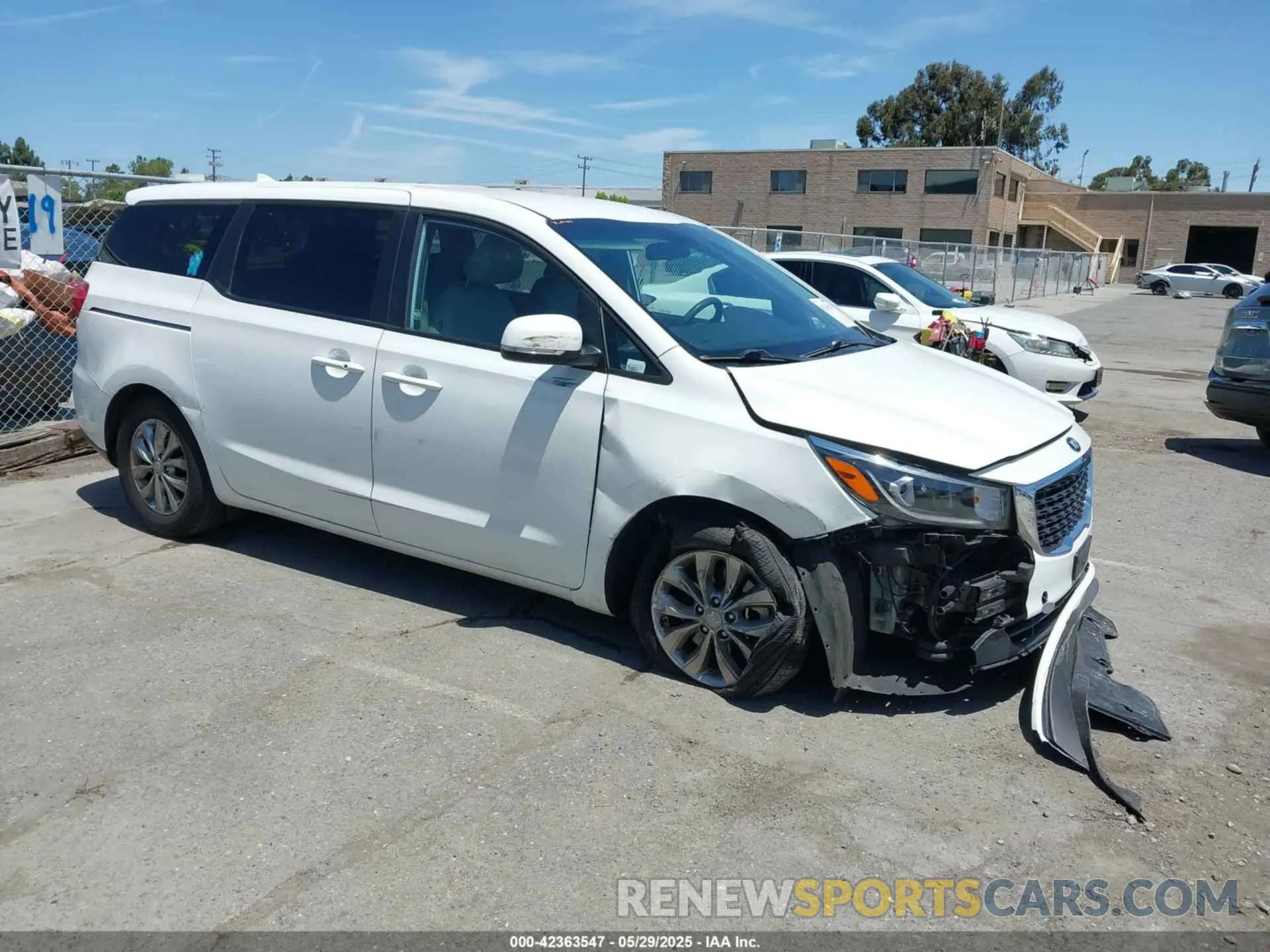 1 Photograph of a damaged car KNDMB5C10L6616411 KIA SEDONA 2020