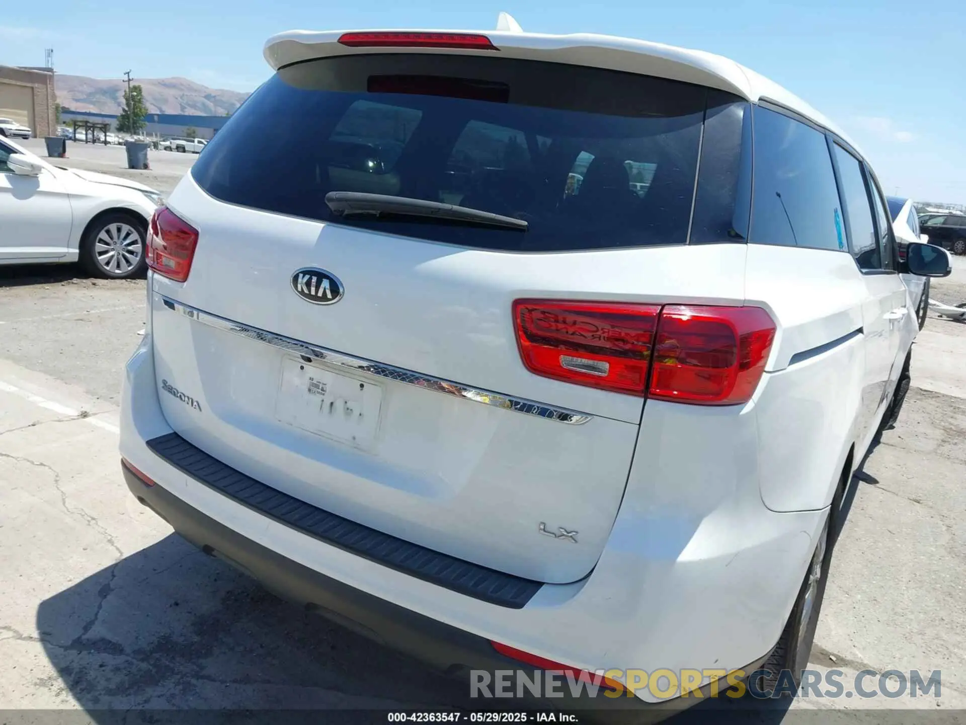 16 Photograph of a damaged car KNDMB5C10L6616411 KIA SEDONA 2020