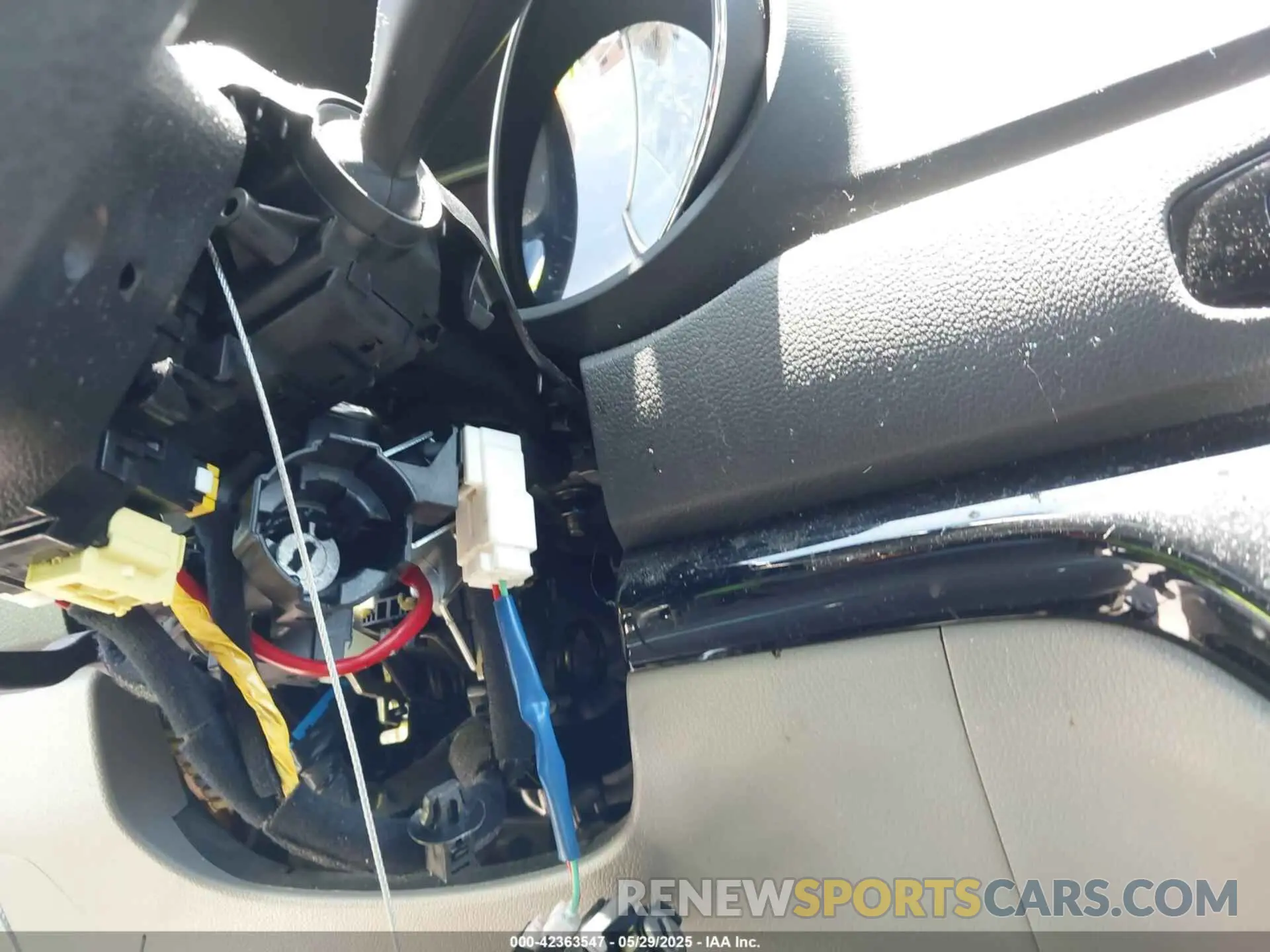 17 Photograph of a damaged car KNDMB5C10L6616411 KIA SEDONA 2020