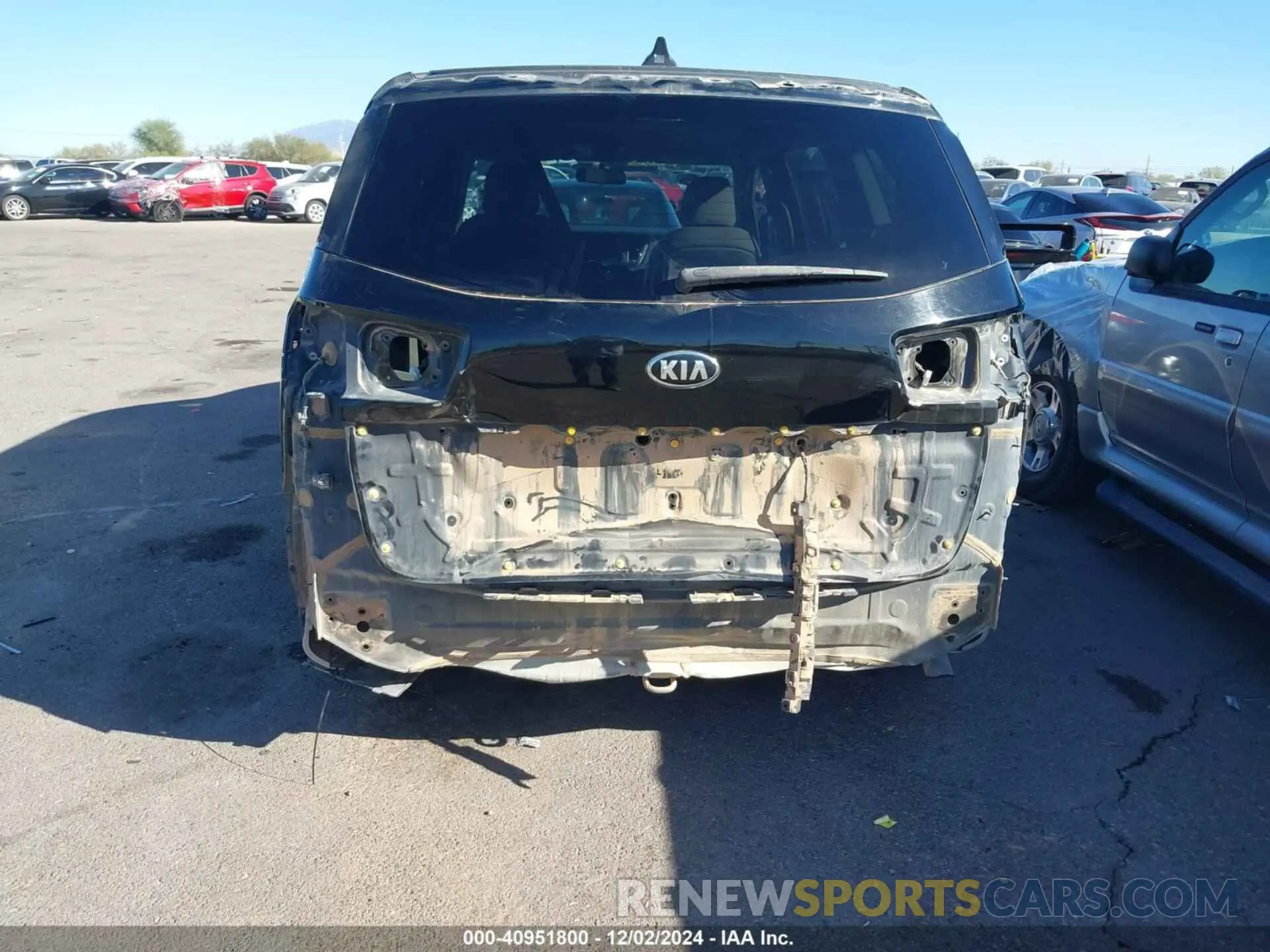 6 Photograph of a damaged car KNDMB5C11L6594029 KIA SEDONA 2020