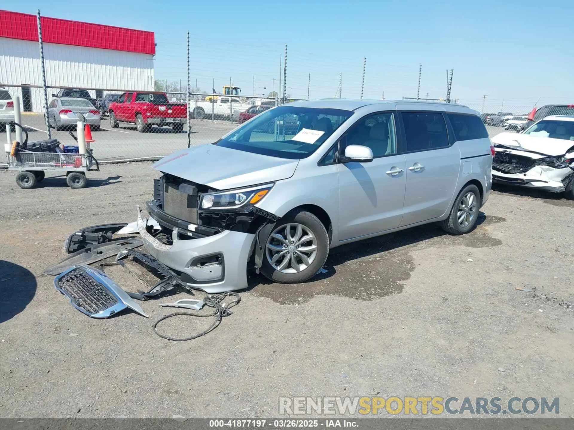 2 Photograph of a damaged car KNDMB5C11L6613548 KIA SEDONA 2020