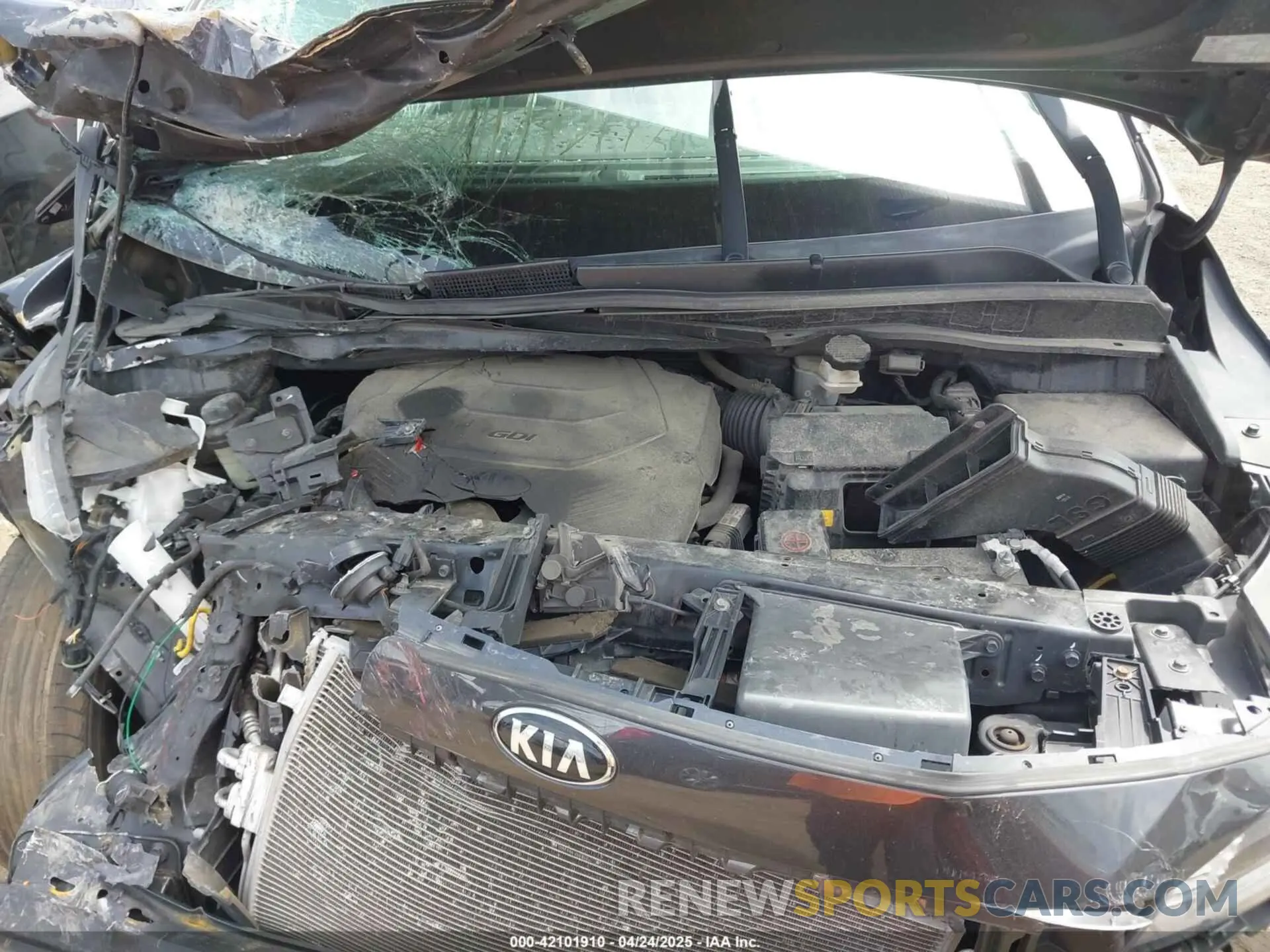 10 Photograph of a damaged car KNDMB5C11L6642869 KIA SEDONA 2020