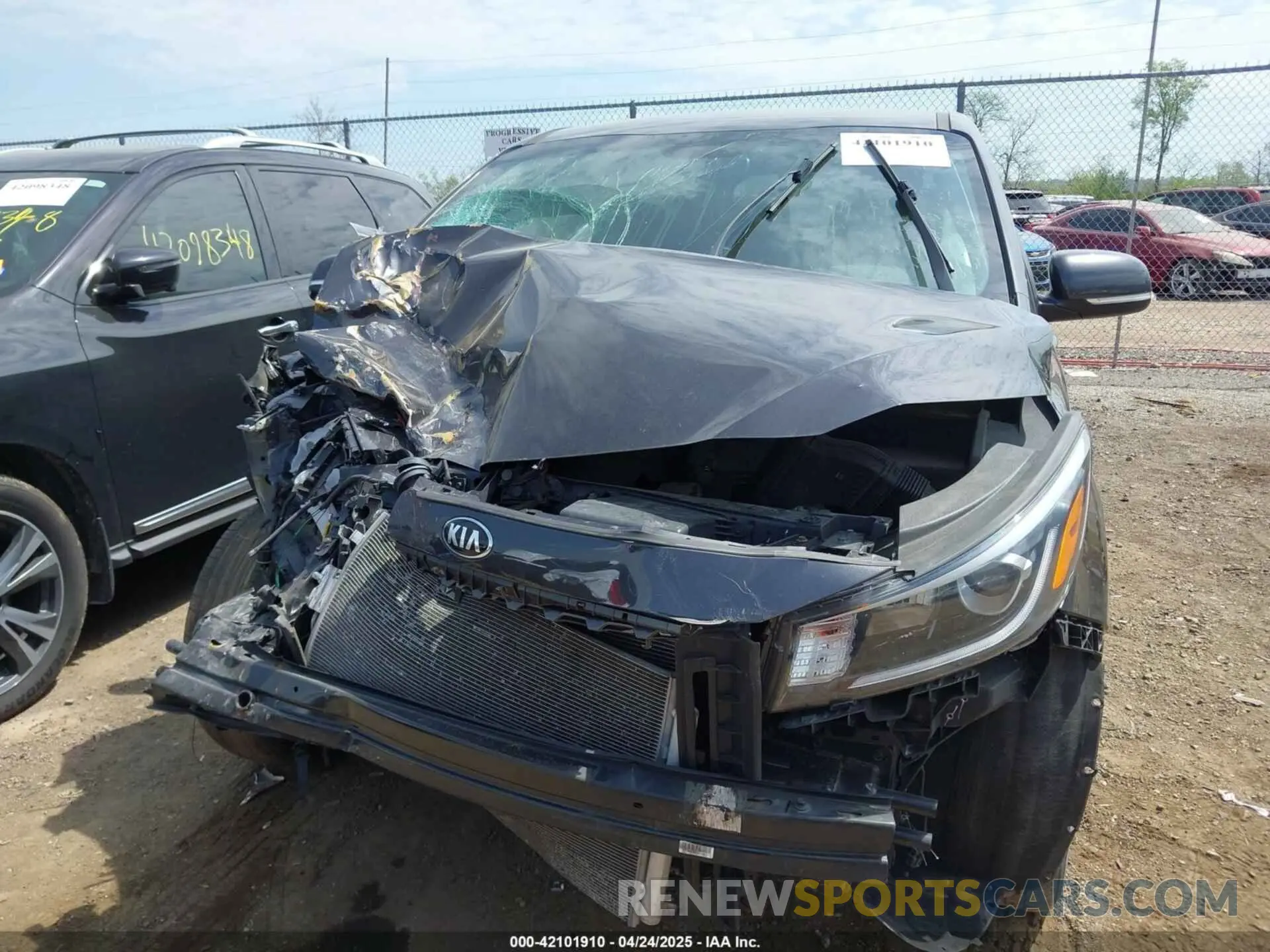 11 Photograph of a damaged car KNDMB5C11L6642869 KIA SEDONA 2020