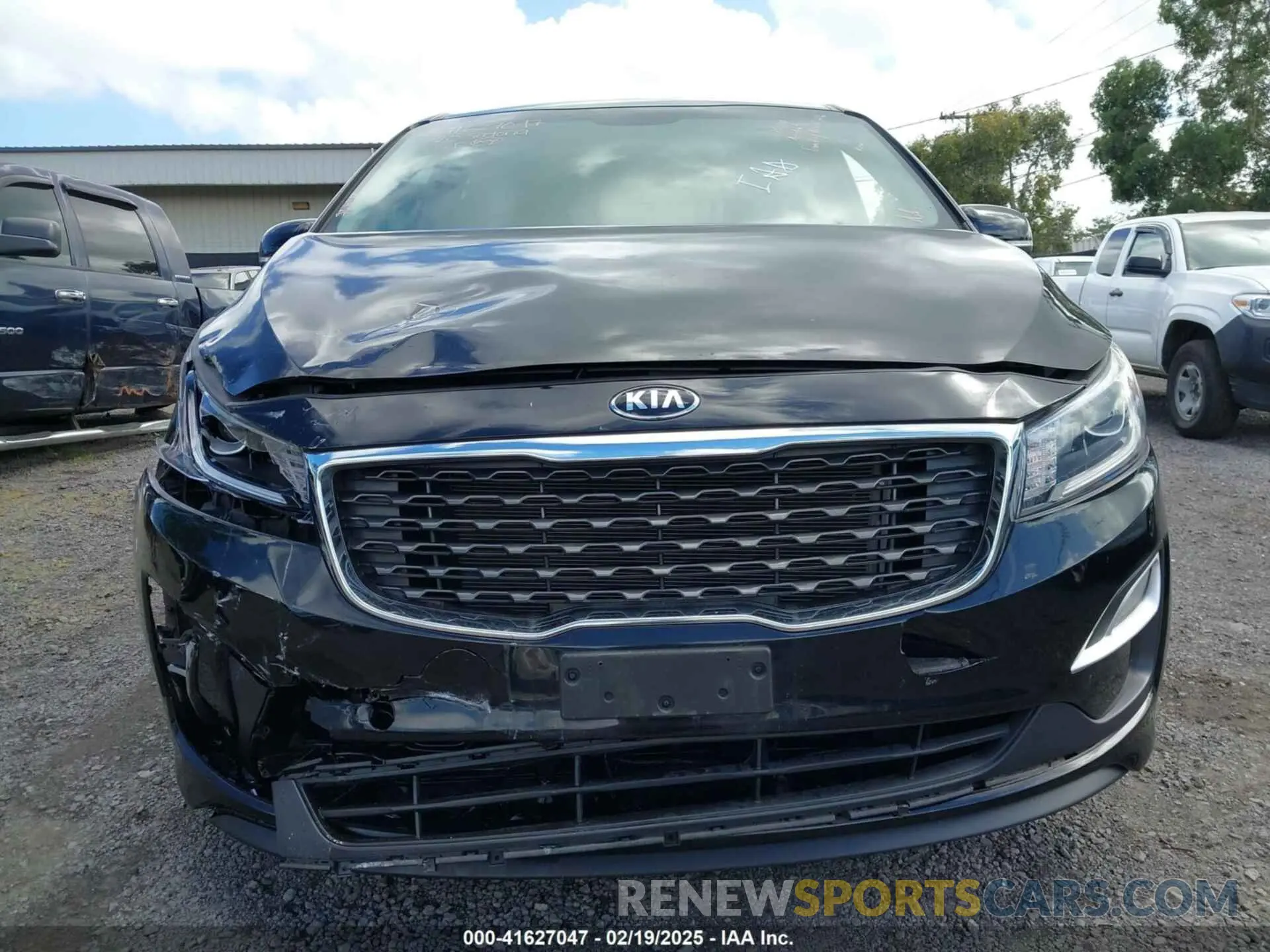 12 Photograph of a damaged car KNDMB5C11L6658151 KIA SEDONA 2020