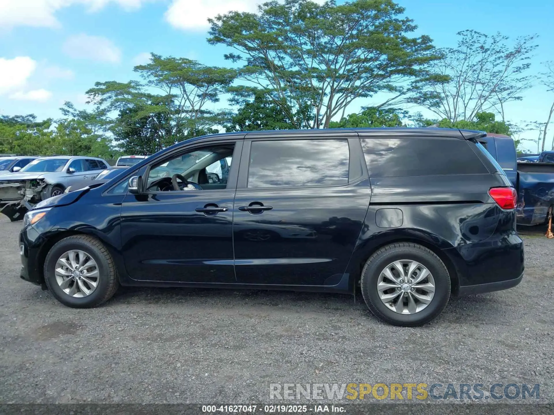 14 Photograph of a damaged car KNDMB5C11L6658151 KIA SEDONA 2020