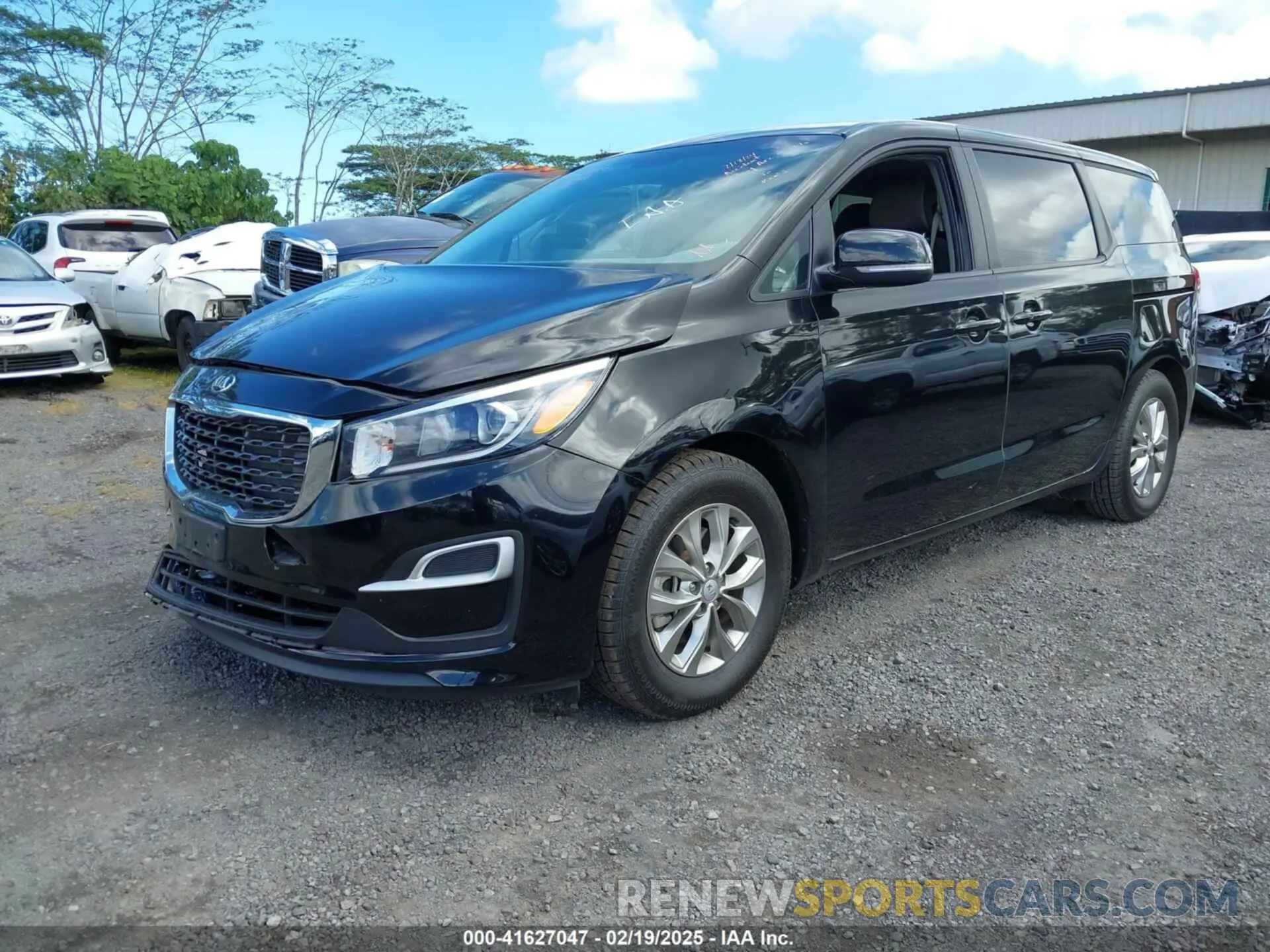 2 Photograph of a damaged car KNDMB5C11L6658151 KIA SEDONA 2020